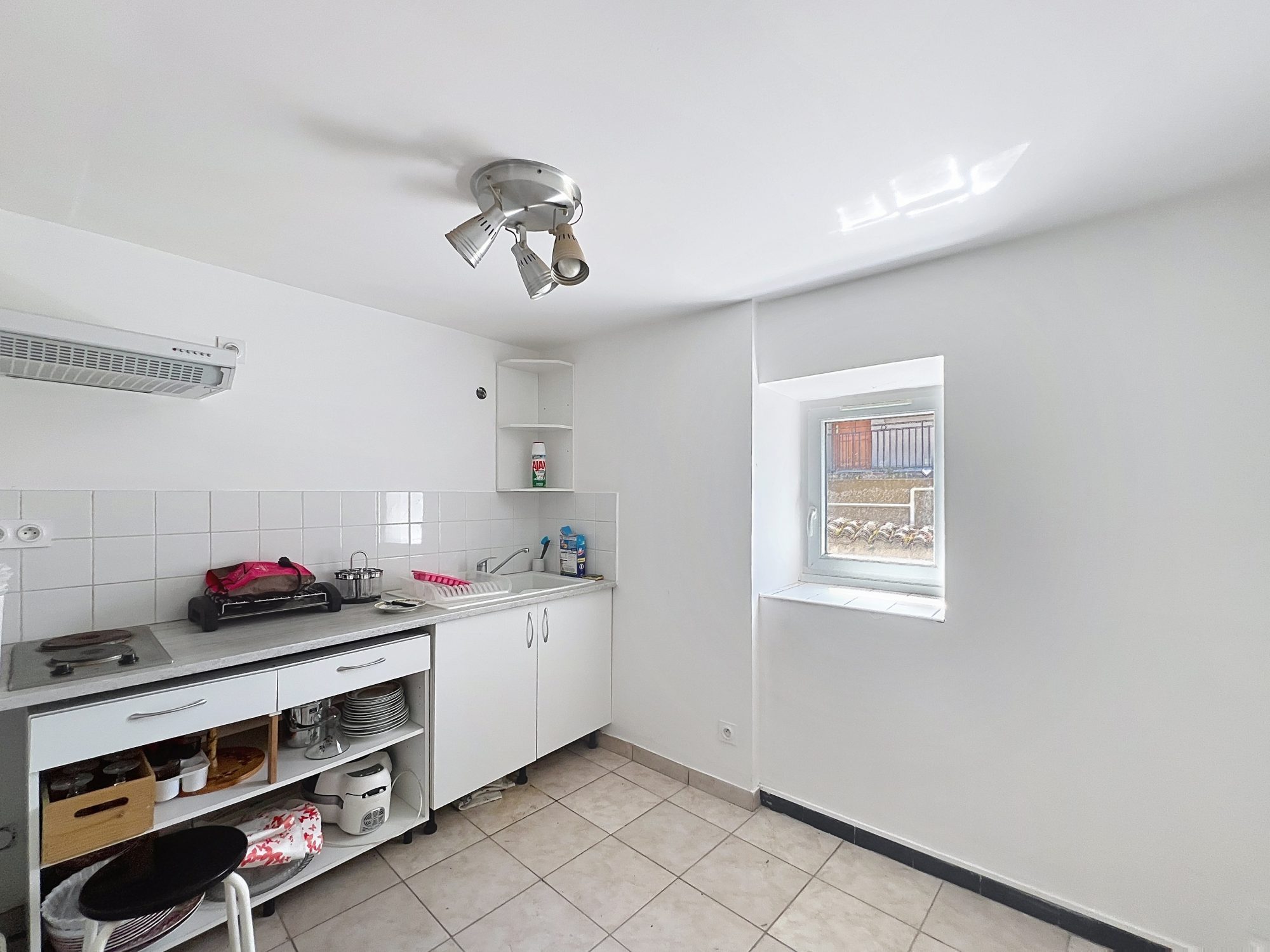 SUR LES HAUTEURS DE GENAY - AU CALME - APPARTEMENT T3 DE 76 m2 - EXTERIEUR 30m2 - PETITE COPROPRIETE Genay 69730