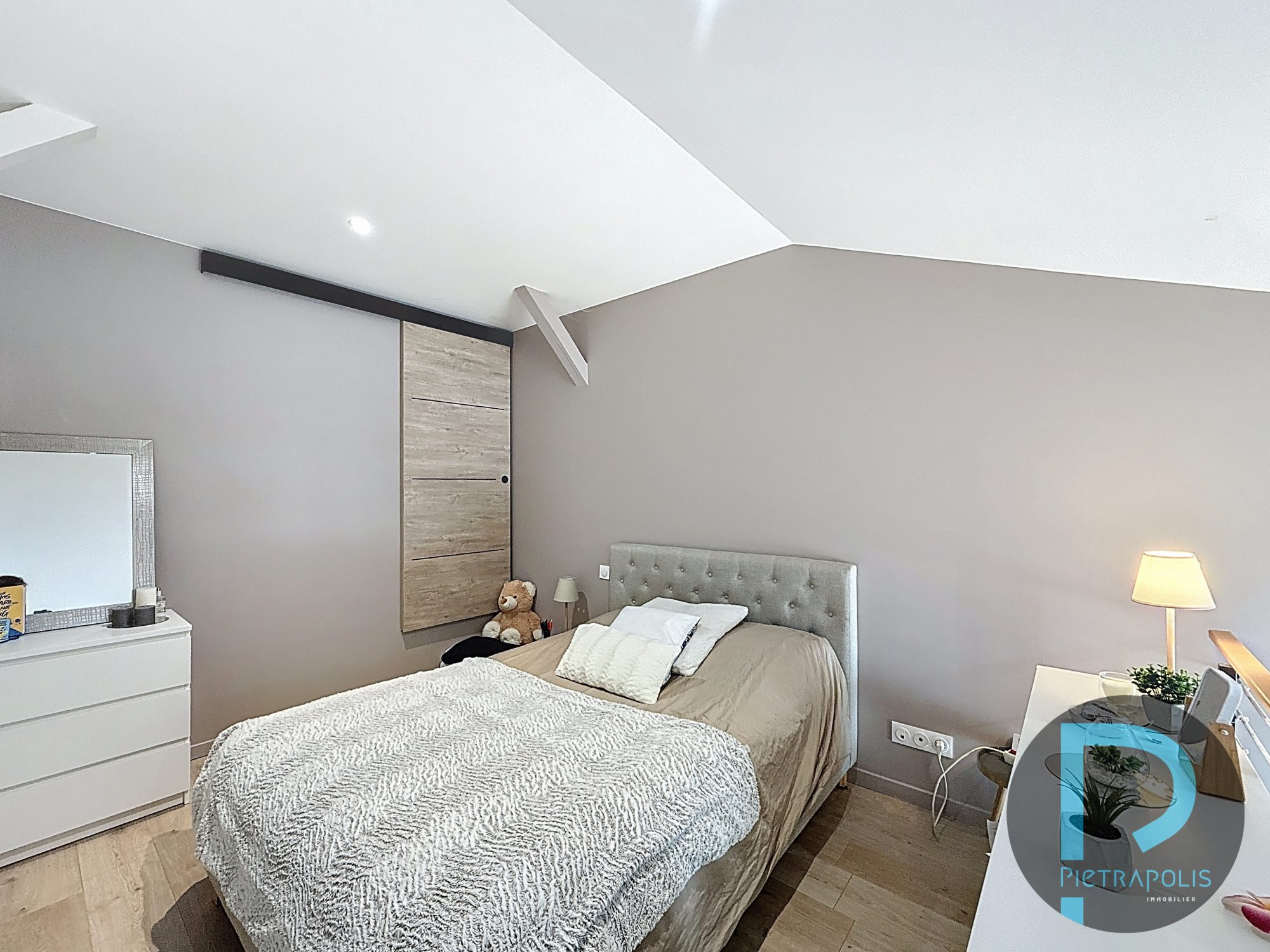 Appartement en duplex - 3 chambres avec mezzanine dont suite parentale - 2 terrasses - 2 places de parkings Belleville-en-Beaujolais 69220