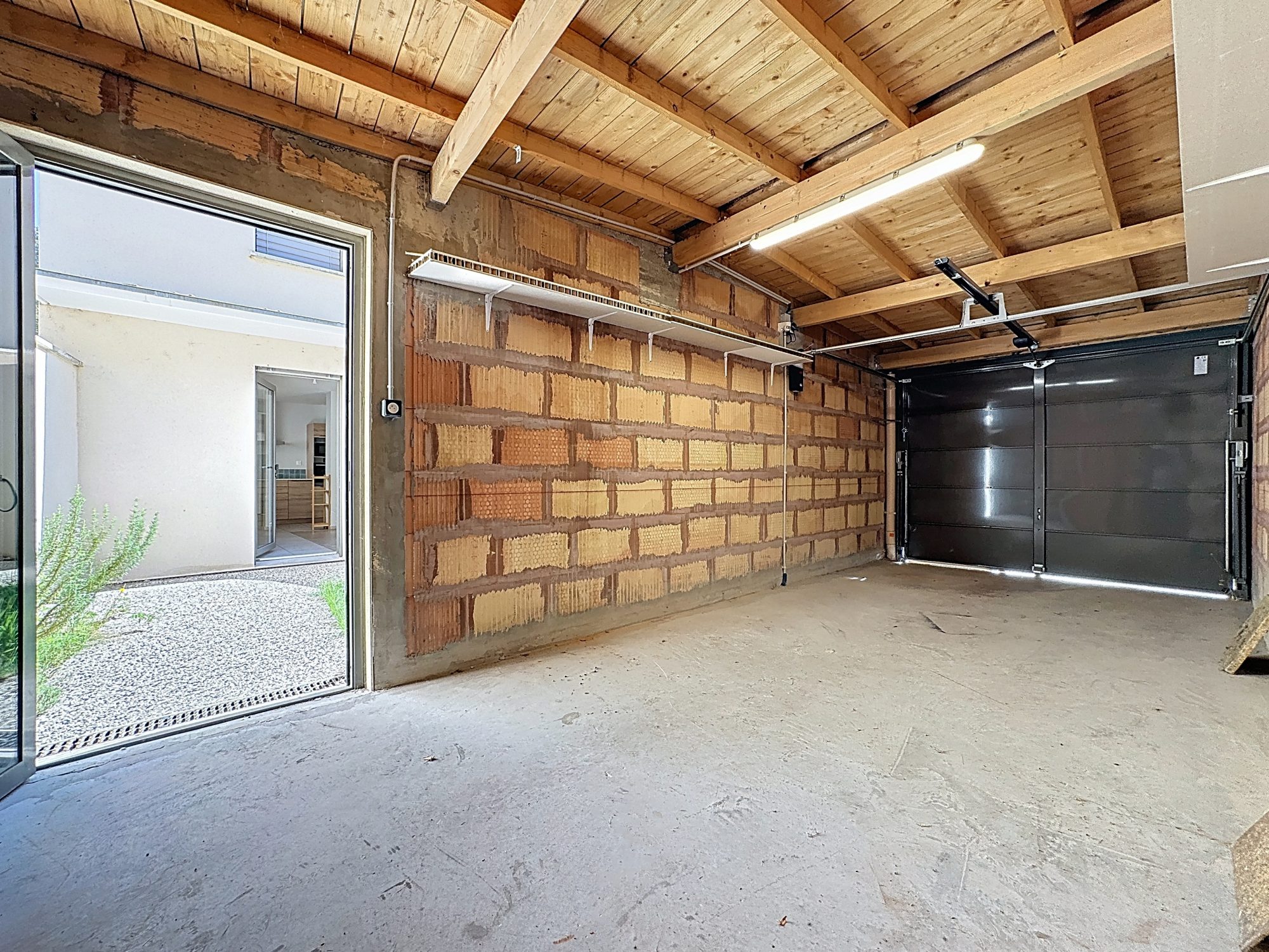 Maison de 2020 au centre ville de 110m2 - 4 chambres avec Garage et stationnement. Saint Symphorien d'Ozon 69360