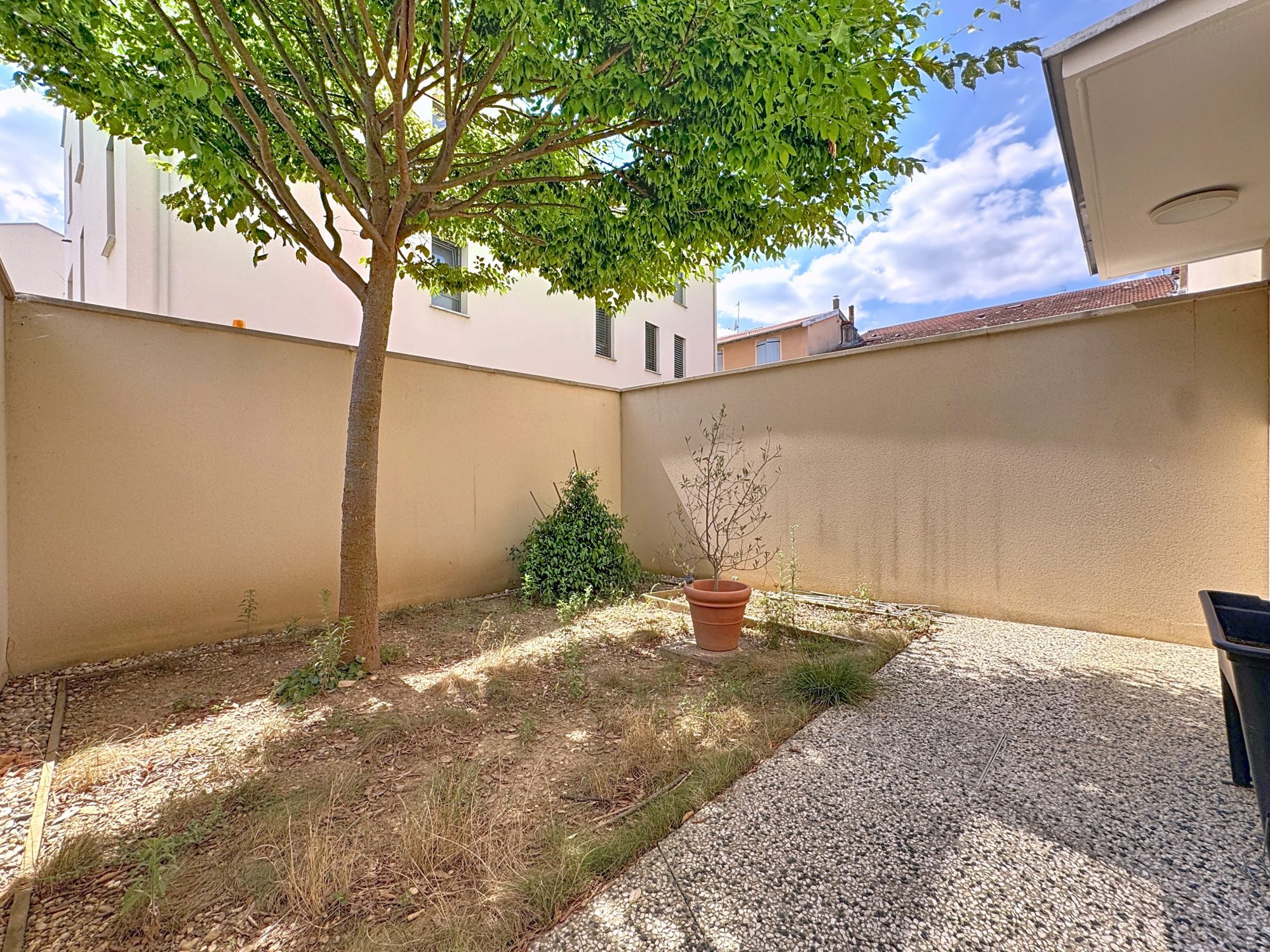 Maison de 2020 au centre ville de 110m2 - 4 chambres avec Garage et stationnement. Saint Symphorien d'Ozon 69360