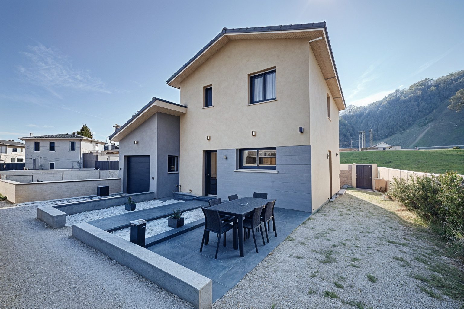 NIVOLAS-VERMELLE (38300) Maison de Type T5 de 119 m2 sur un terrain de 546 m2.