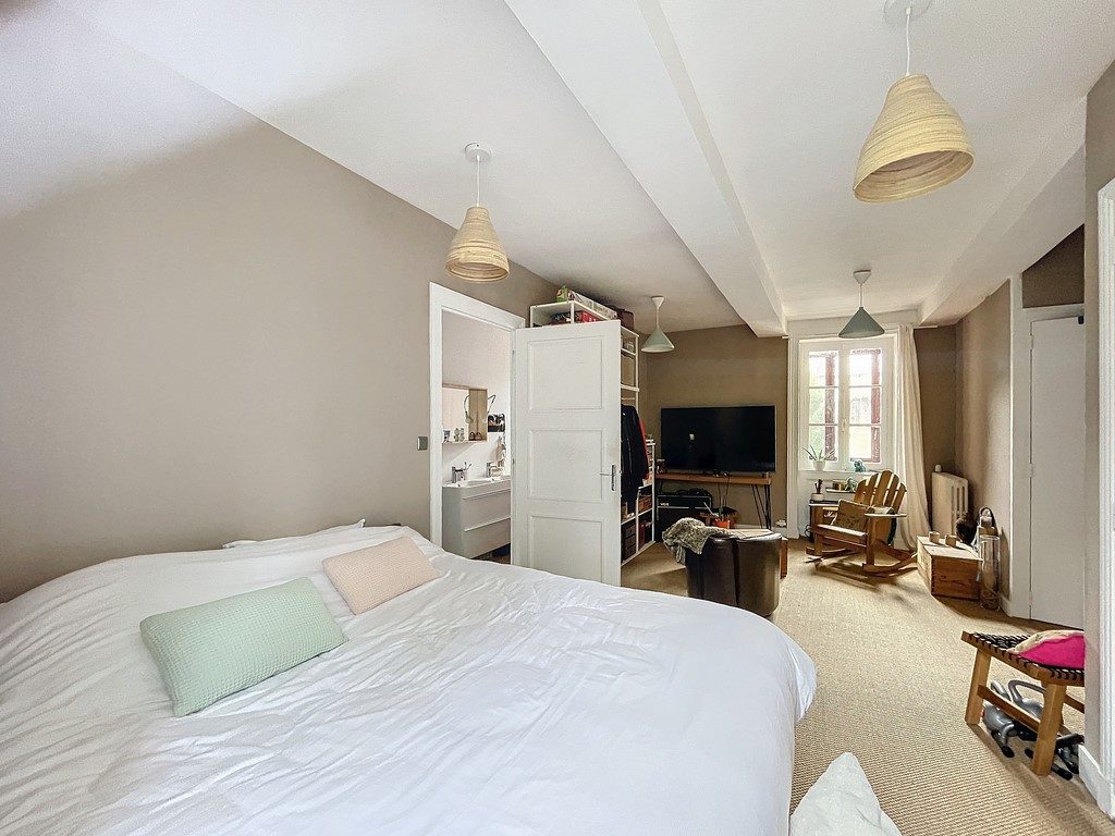 RARE À 10 Min A6 - 69460 SAINT-ÉTIENNE-DES-OULLIÈRES ! Propriété XIXème - 167 M2 sur ss-sol complet - 4 CH  - Terrain de 1230 M2 Arnas 69400