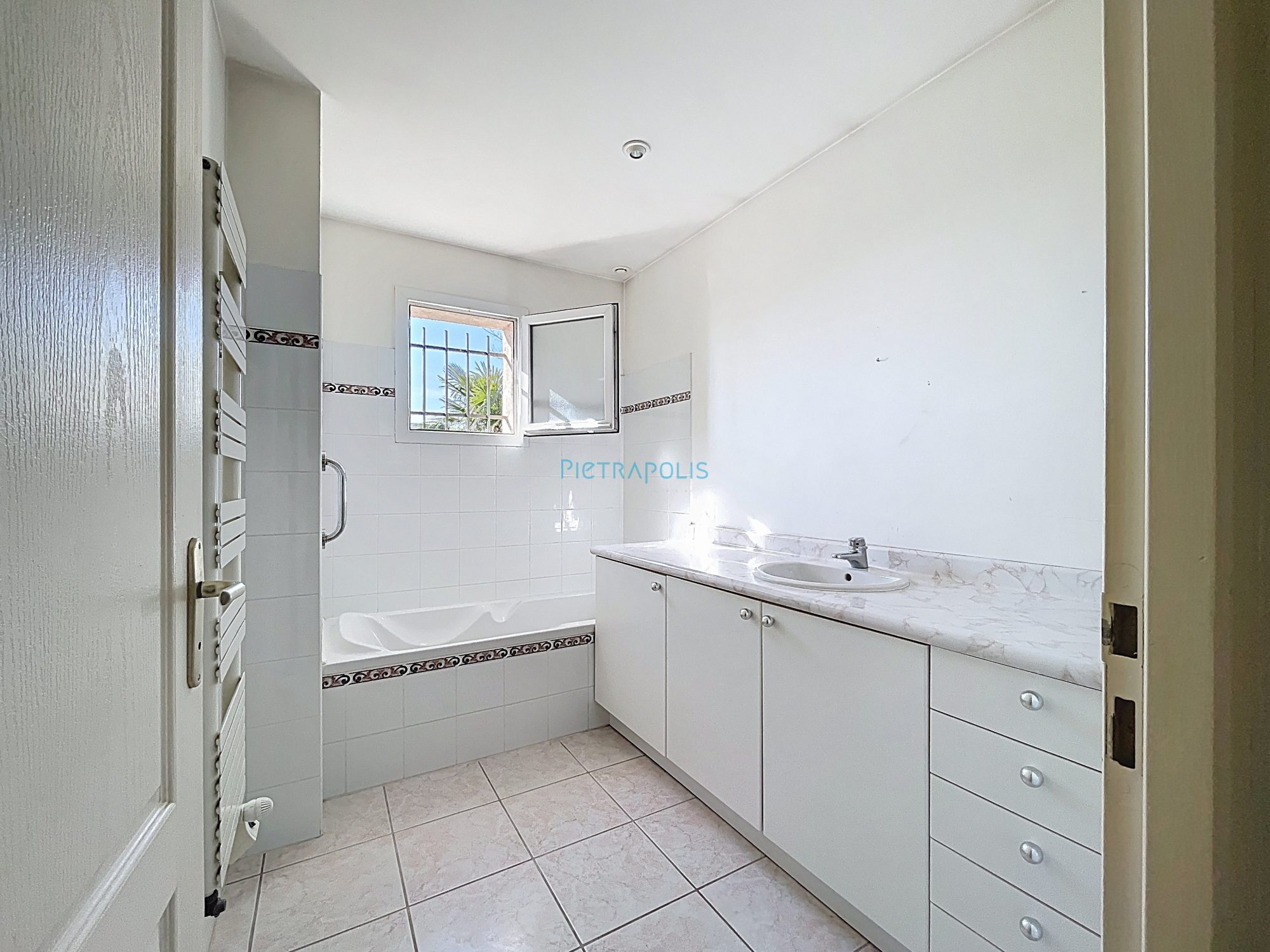 MAISON SAVIGNEUX   VENDUE Savigneux 01480