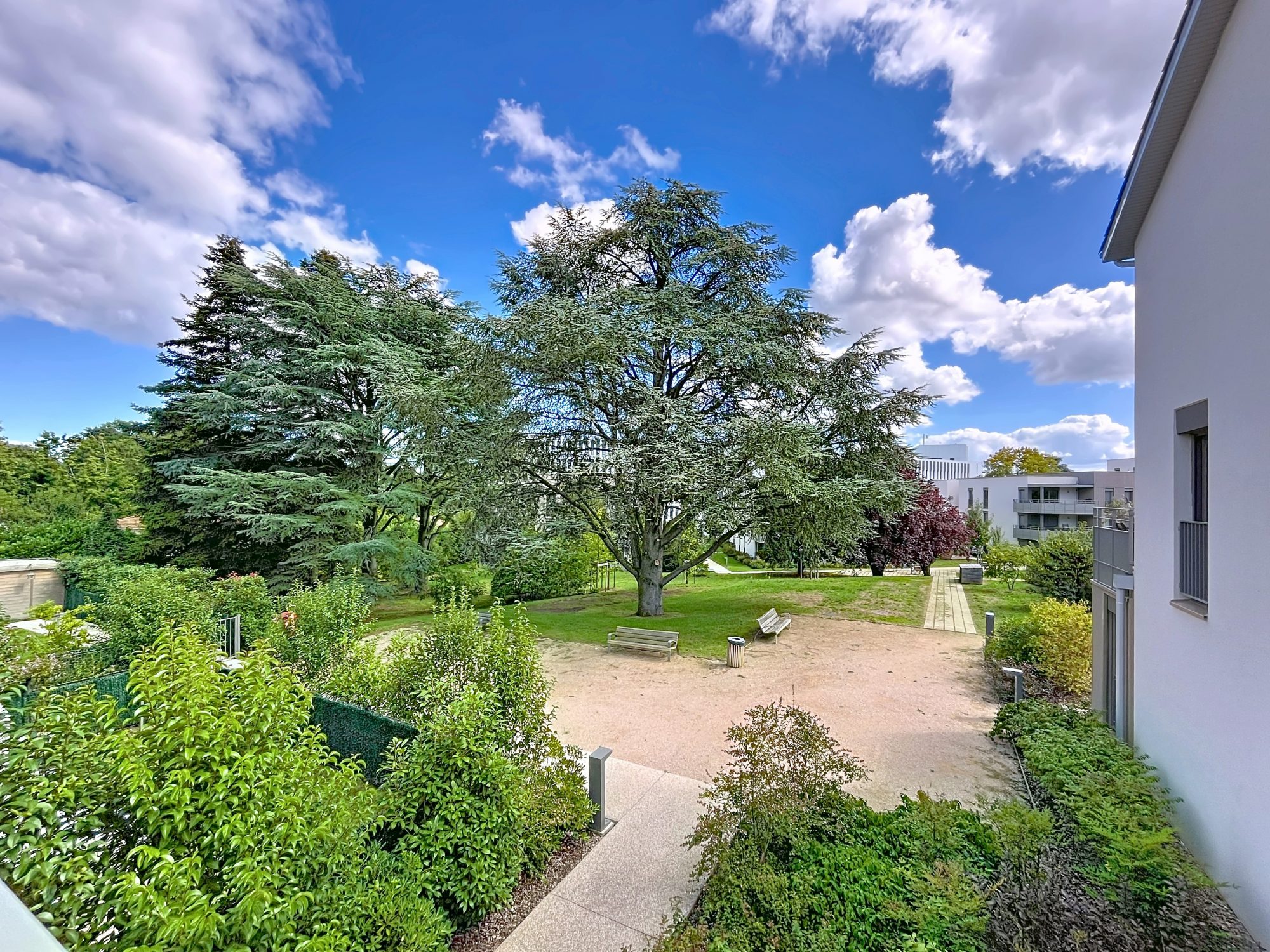 Magnifique duplex au calme avec 4 chambres, balcon et garage