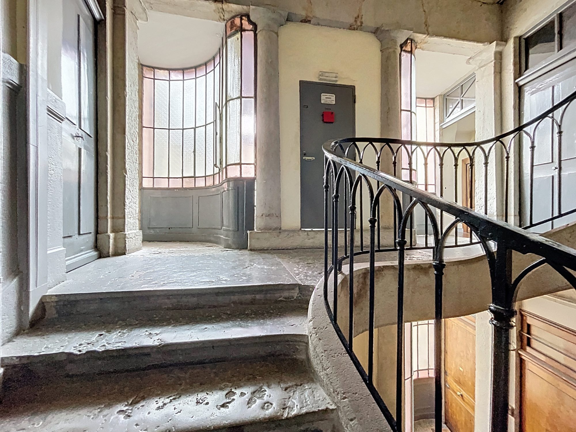 *Sous offre* Ainay T1 bis dernier étage vendu loué Lyon 69002