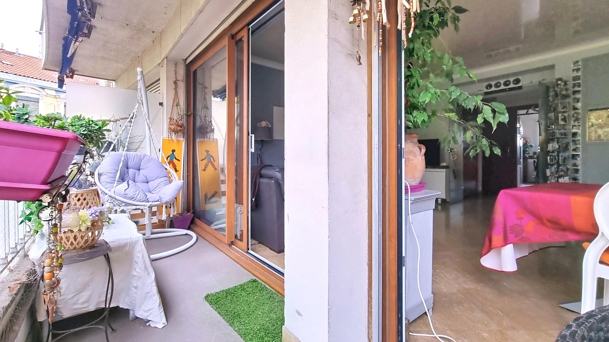Appartement étage élevé, 2 balcons - Saxe Gambetta Lyon 69007