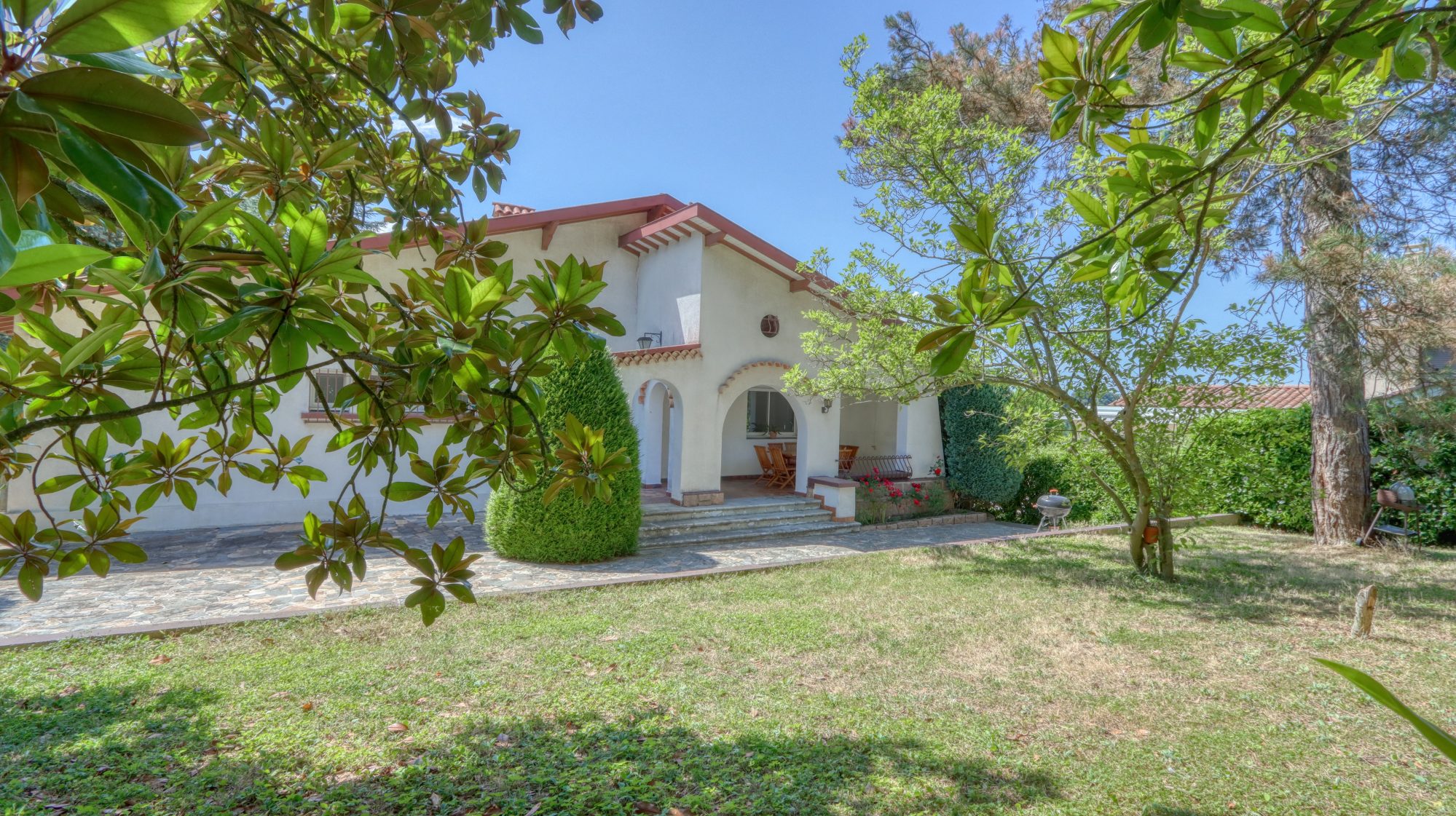 Maison rénovée limitrophe Neuville sur Saone