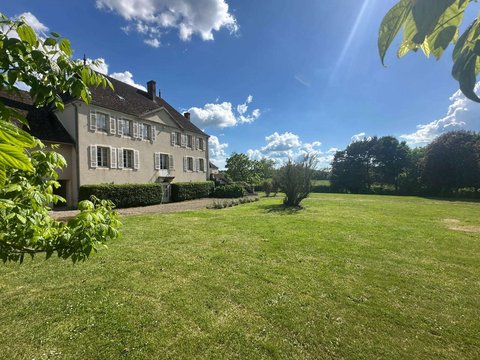 VASTE DOMAINE PROCHE DE MERCUREY