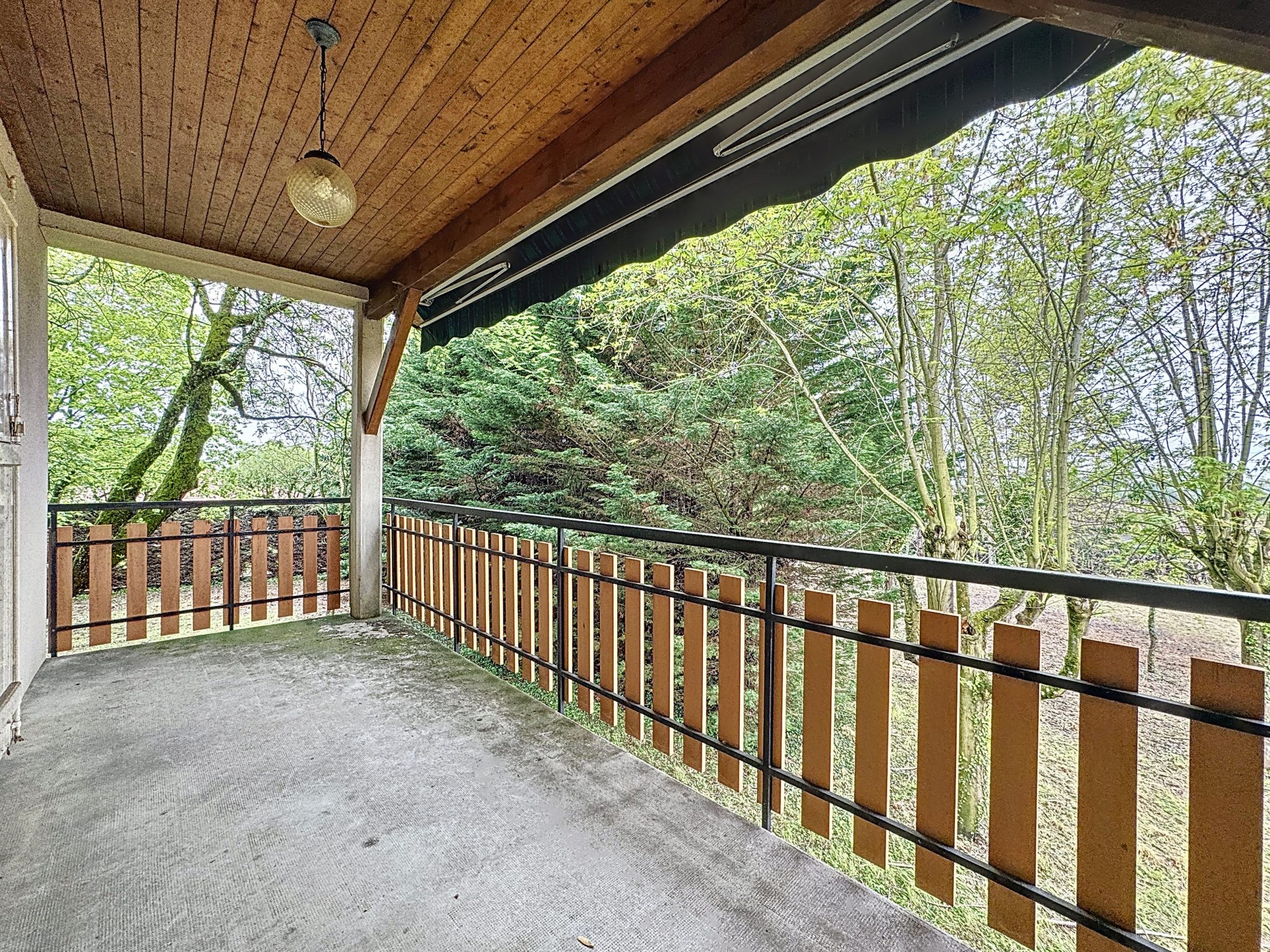 MAISON DE 140 M² AVEC PLUS DE 2300 M² DE TERRAIN Pont-de-Veyle 01290