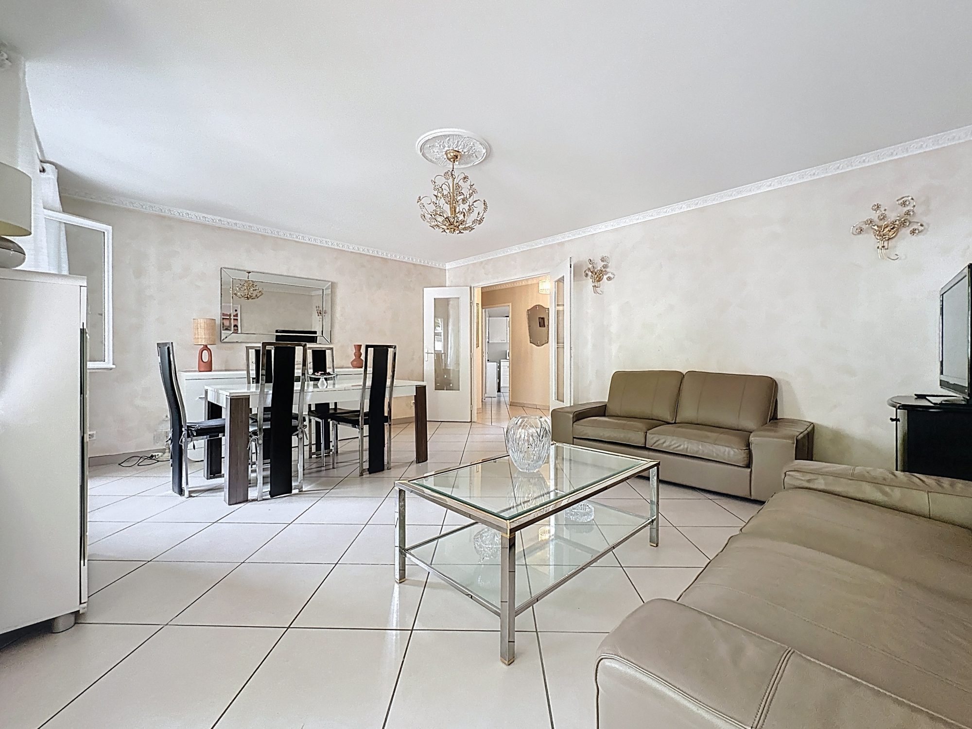 T5 traversant avec balcons, garage et cave – Villeurbanne, rue Lafontaine