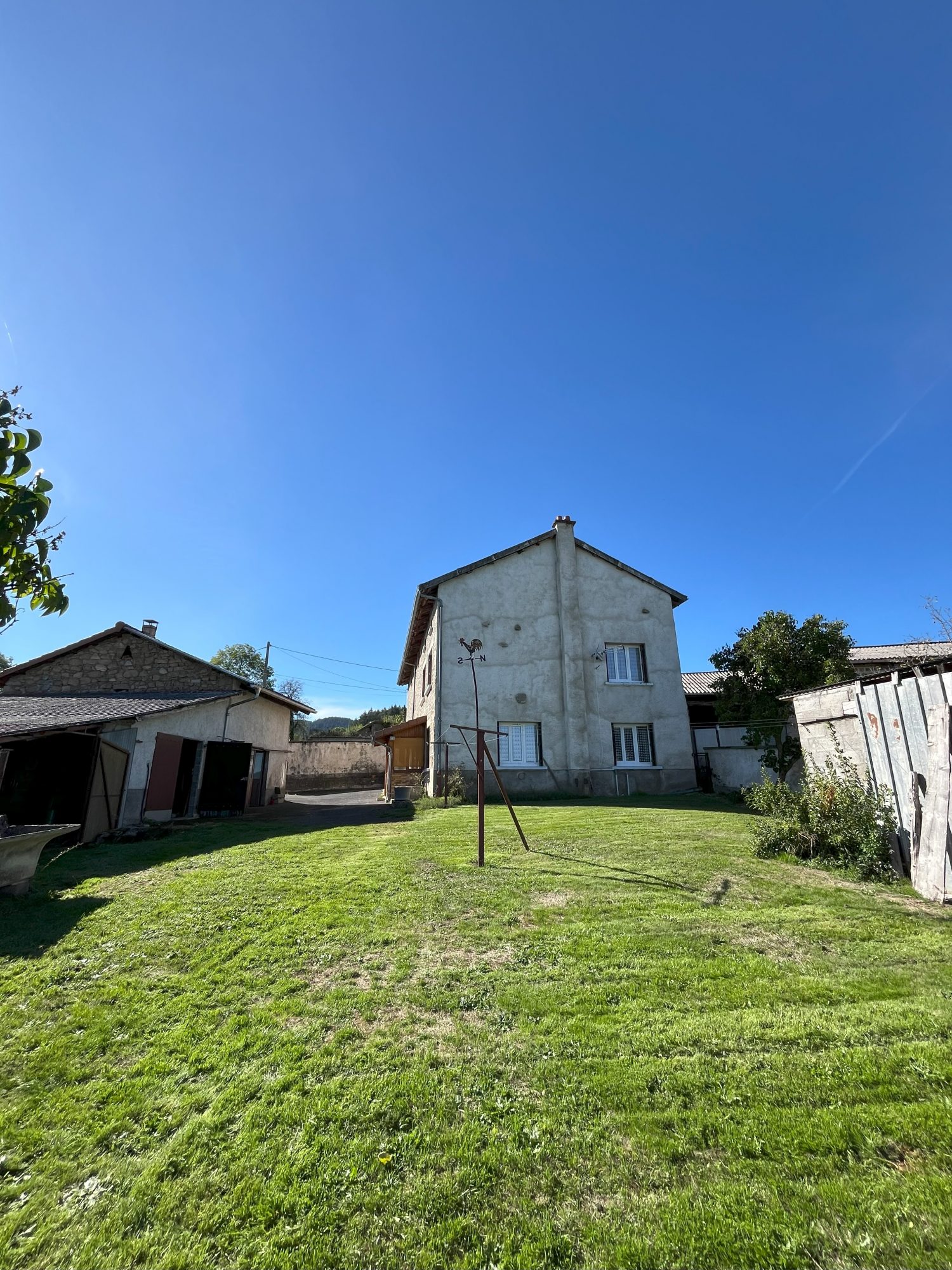 Maison ancienne avec dépendances Champétières 63600