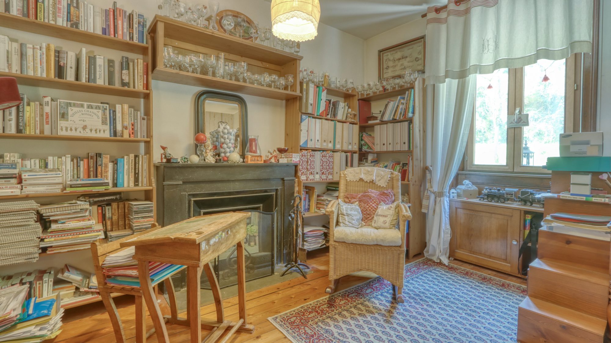 Propriété de 205 m² habitable + appartement T2 indépendant  + 721 m² conctructible + parc arboré Crémieu 38460