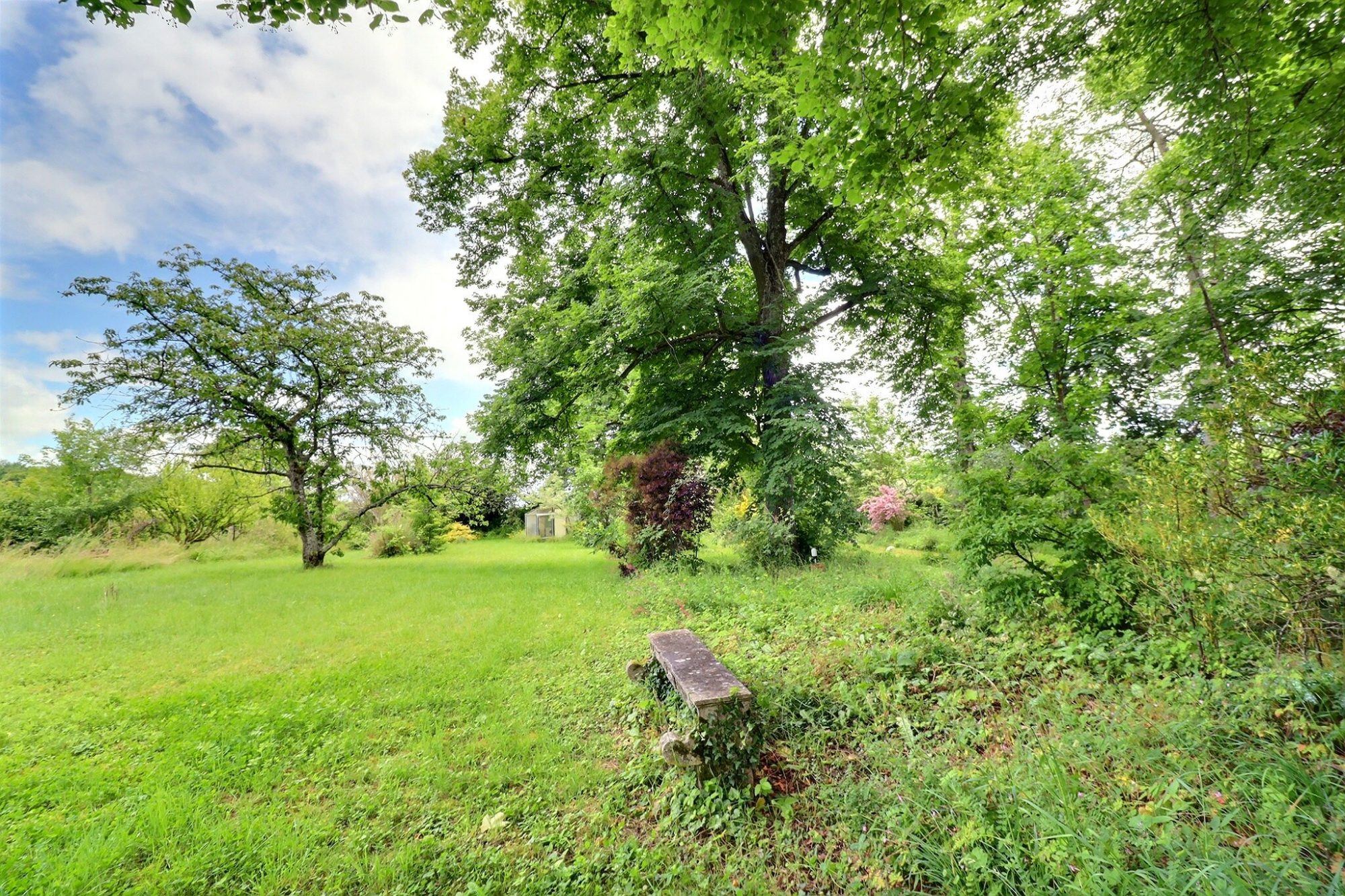 Proche de Buxy : maison de caractère avec parc. Buxy 71390