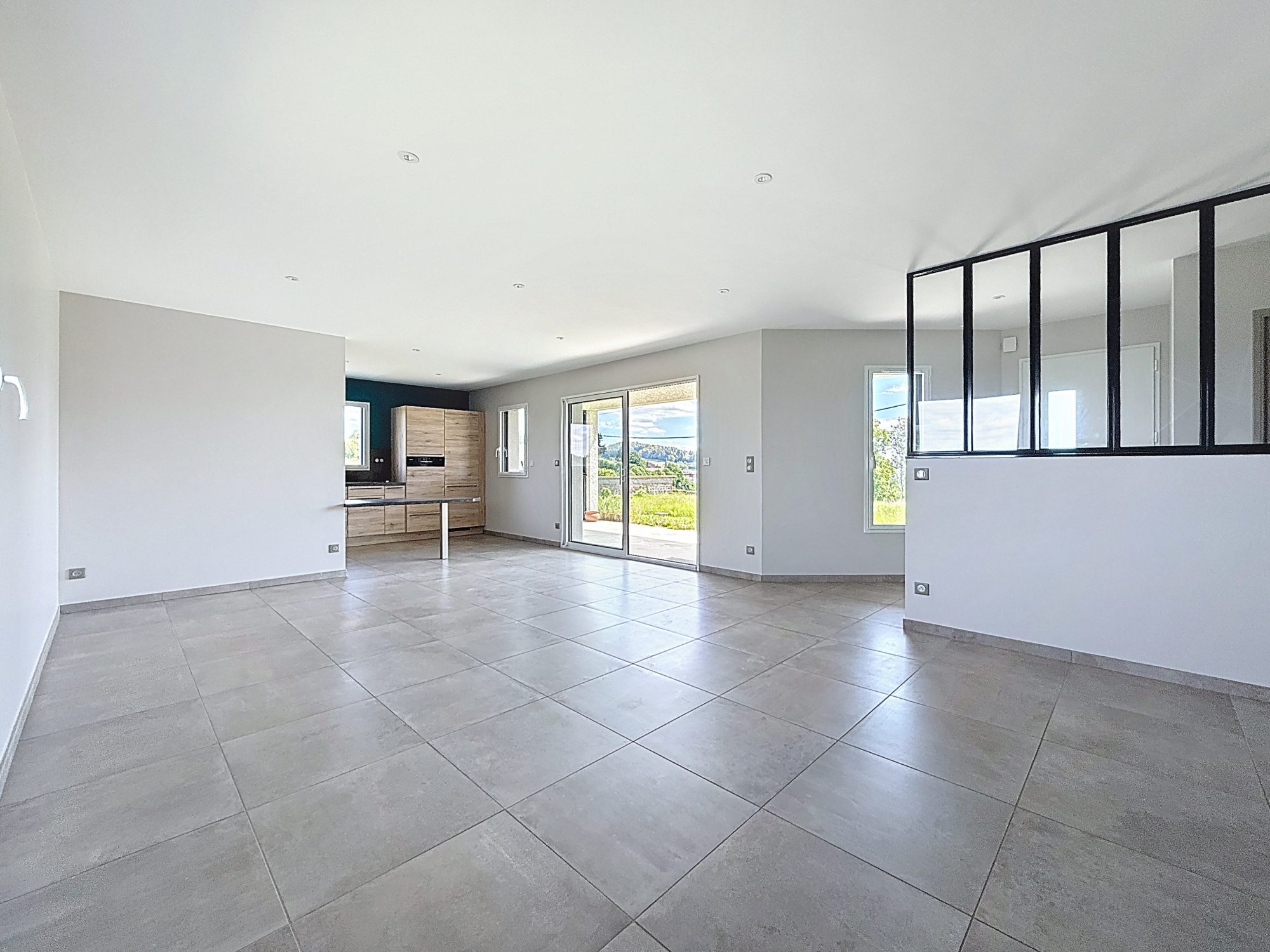 Maison plain-pied sur sous-sol complet d'env 102 m² Villechenève 69770