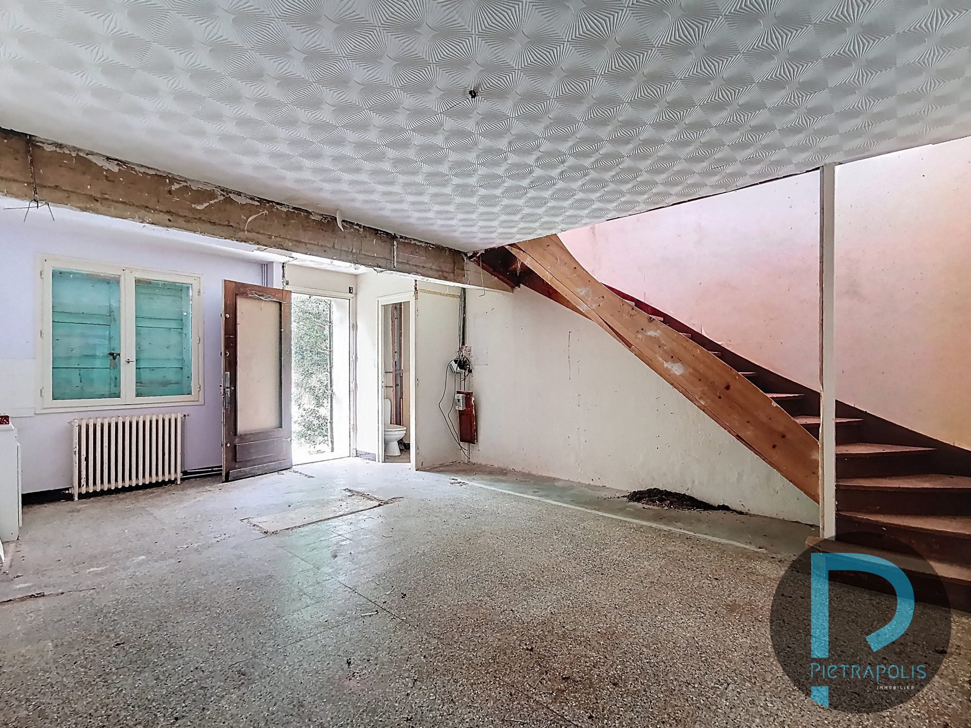 PROPRIETE avec  8 logements à rénover Bergesserin 71250