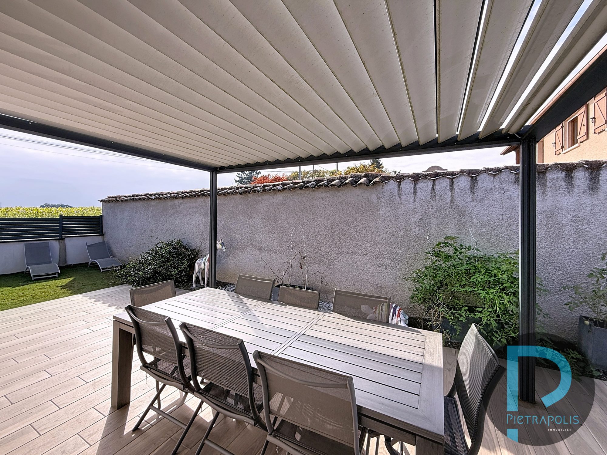 Maison de plain-pied de 92m² - 3 chambres - Terrain de 371m² - garage - 3 places de parkings Chaleins 01480