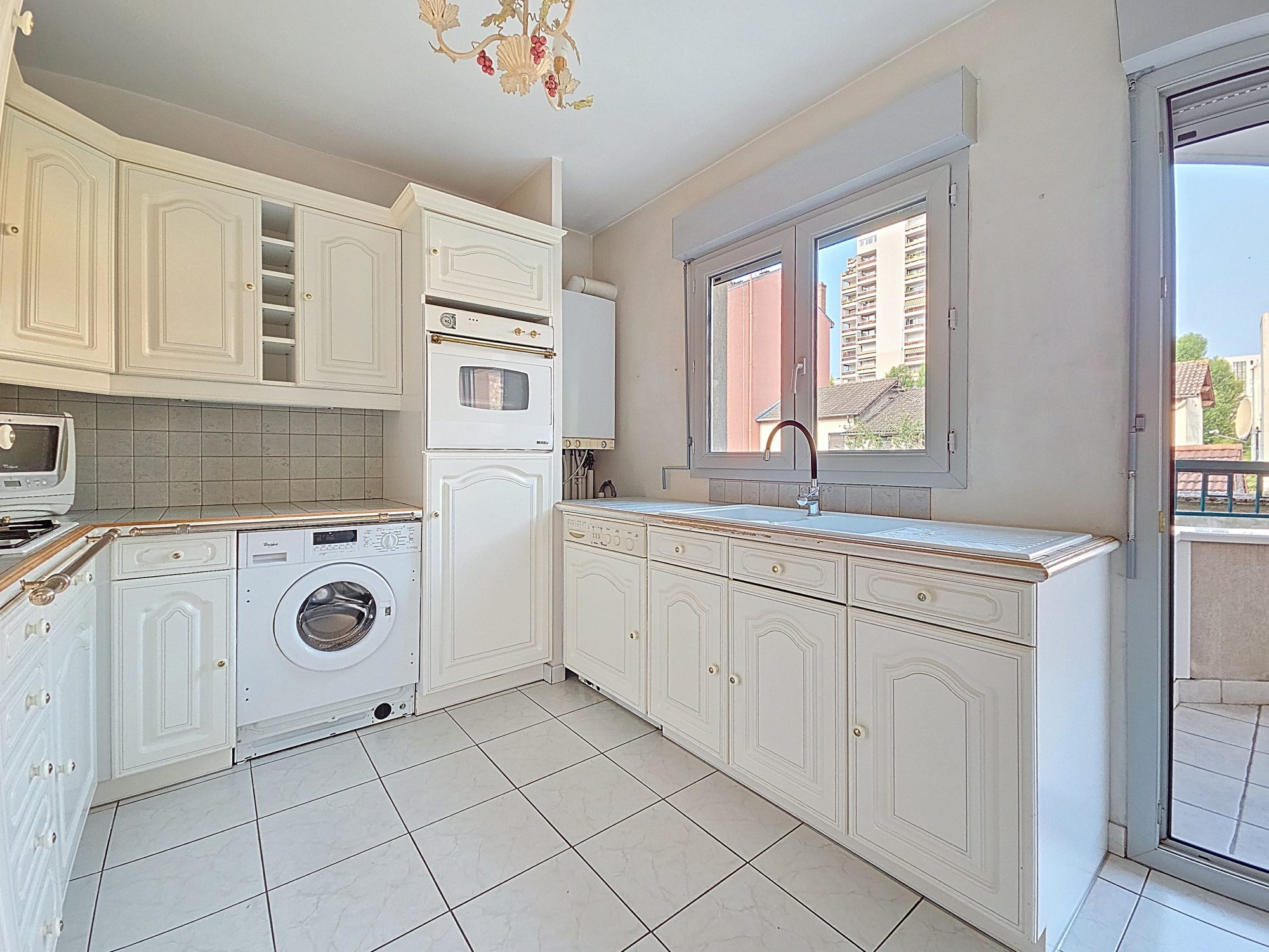 Gratte Ciel Appartement T3 de 68 m2 et Balcon de 9 m2 et Garage Villeurbanne 69100