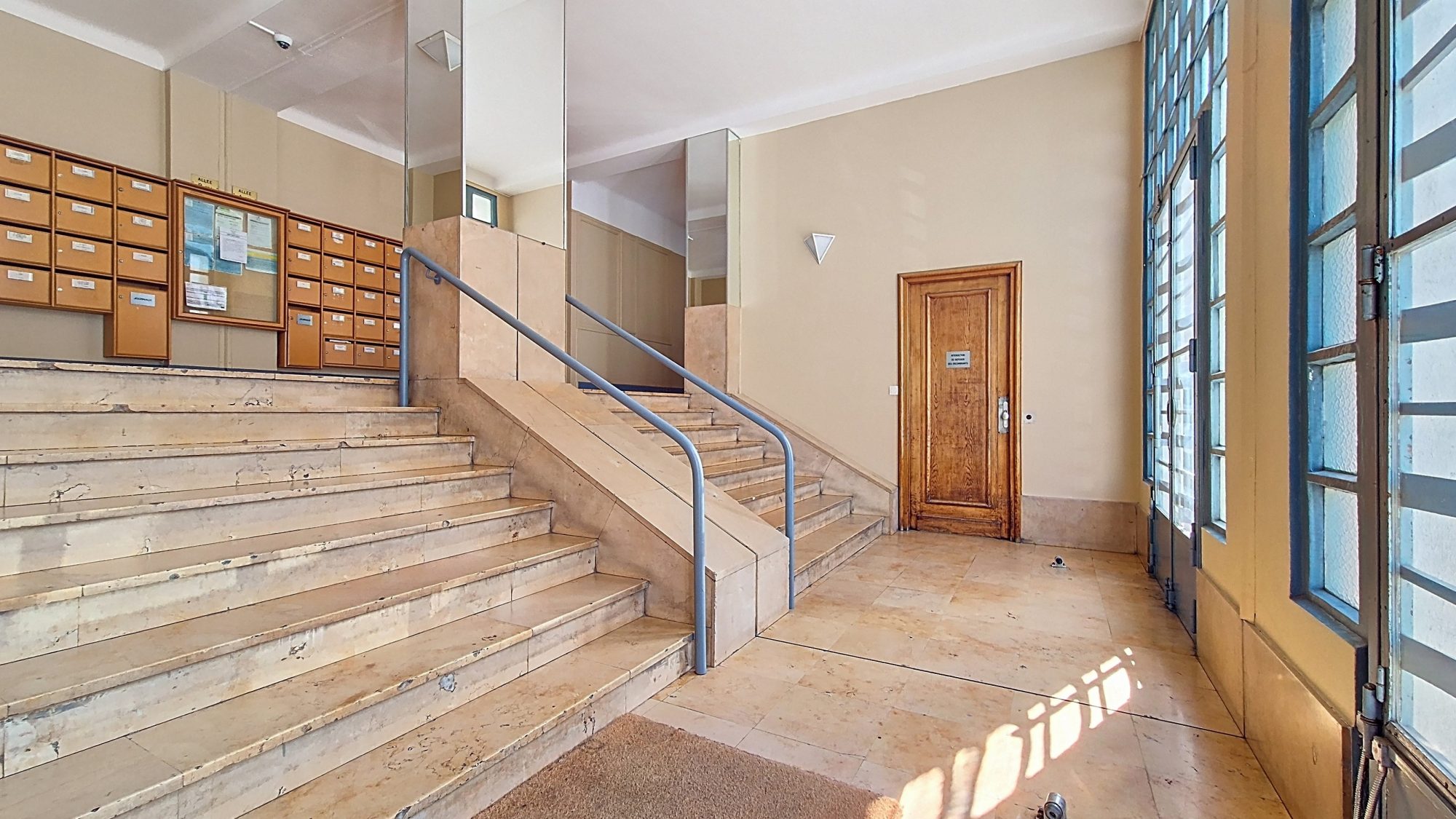 Lyon 8 - T2 de 56m² avec balcon au 2ème ét/7- ascenseur - Libre de suite Lyon 69008