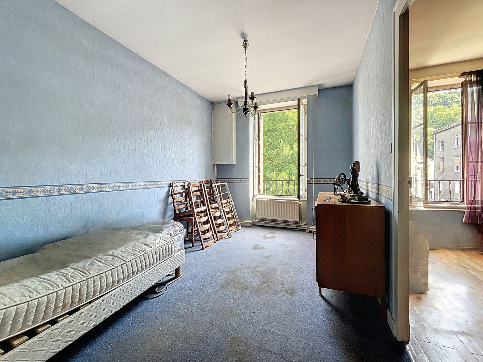 IDEAL INVESTISSEURS OU GRANDE FAMILLE  - PROCHE DES COMMODITES Tarare 69170