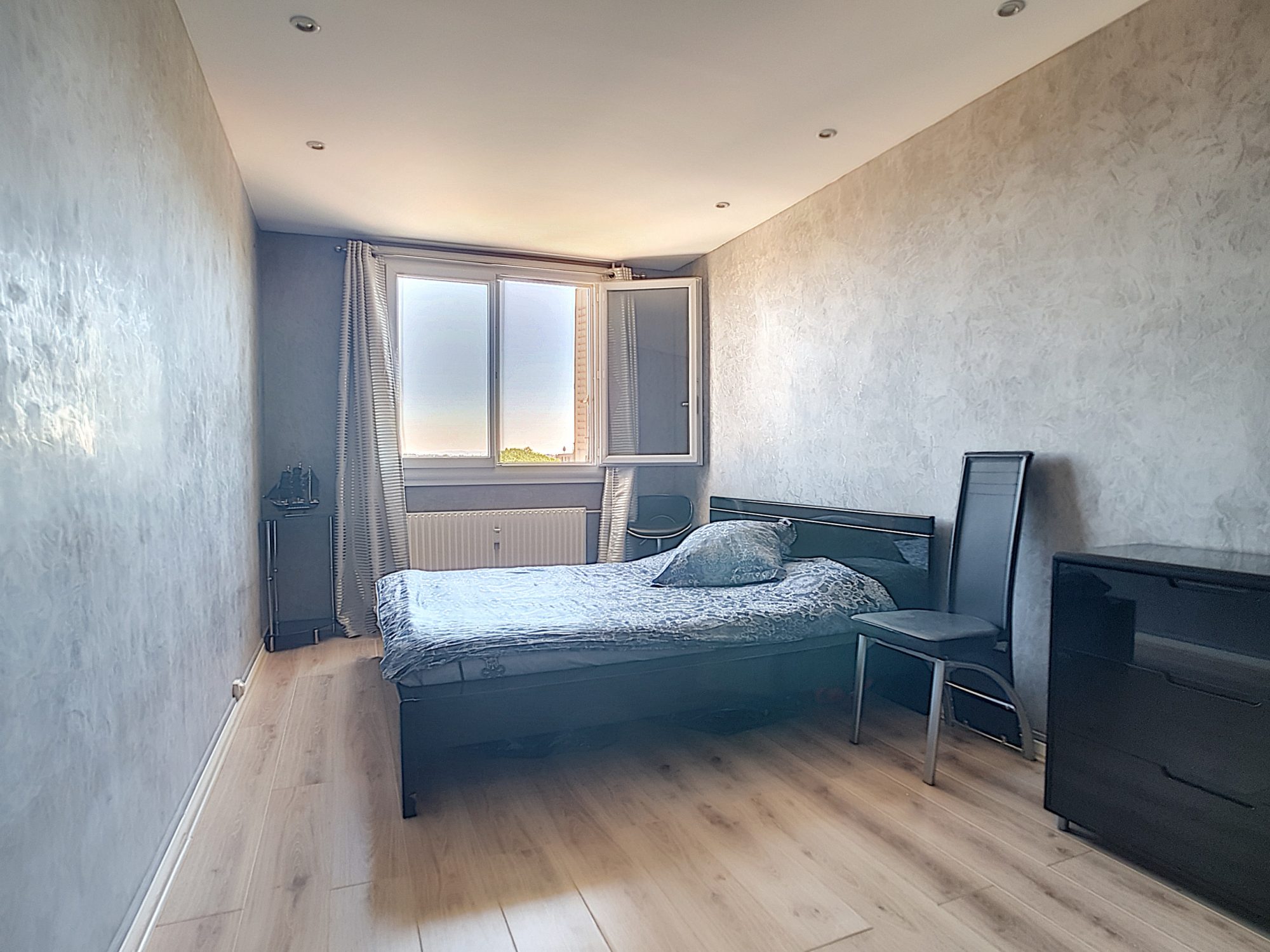 T3 de 70m² lumineux traversant avec balcon et parking Bron 69500