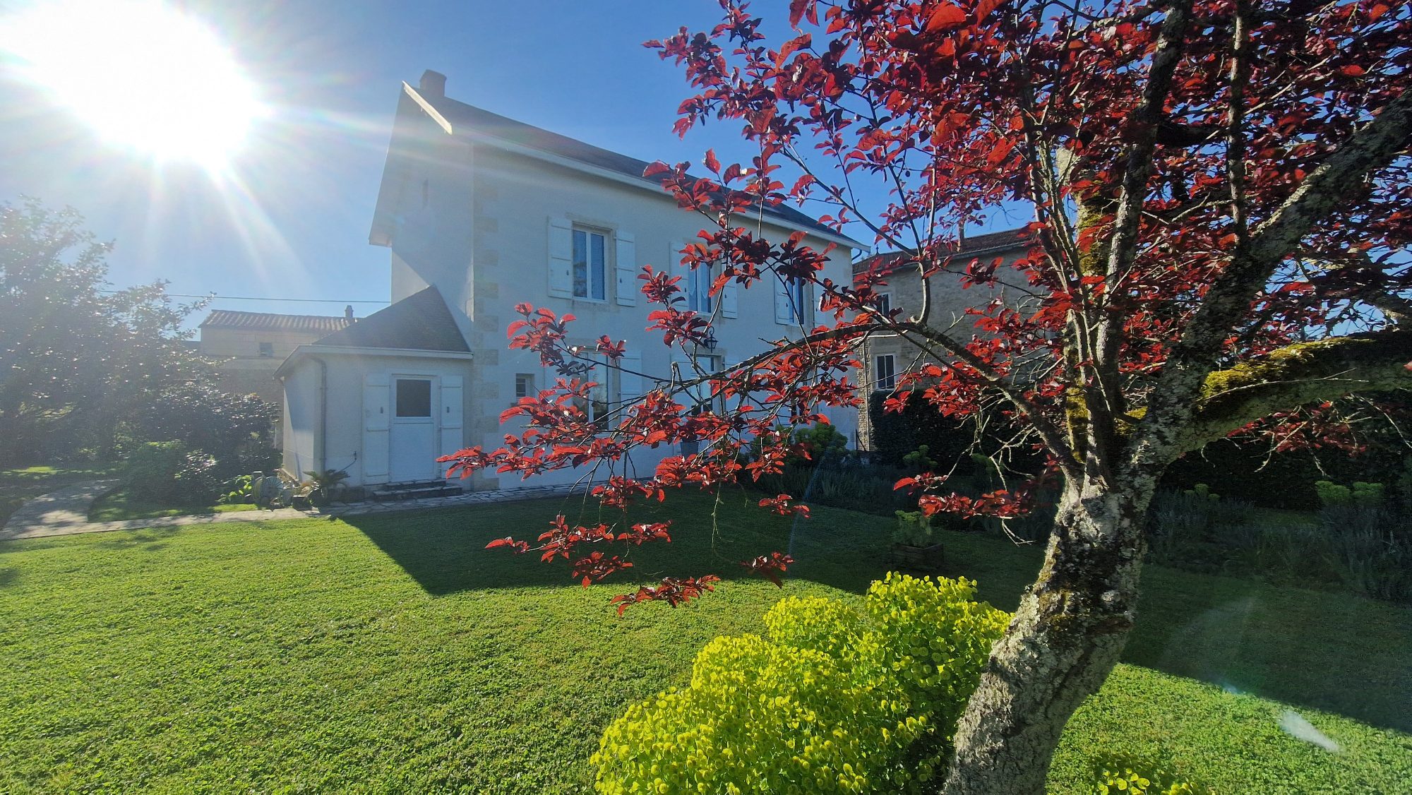 Maison - 8 pièces - 183 m² - La Crèche (79260)