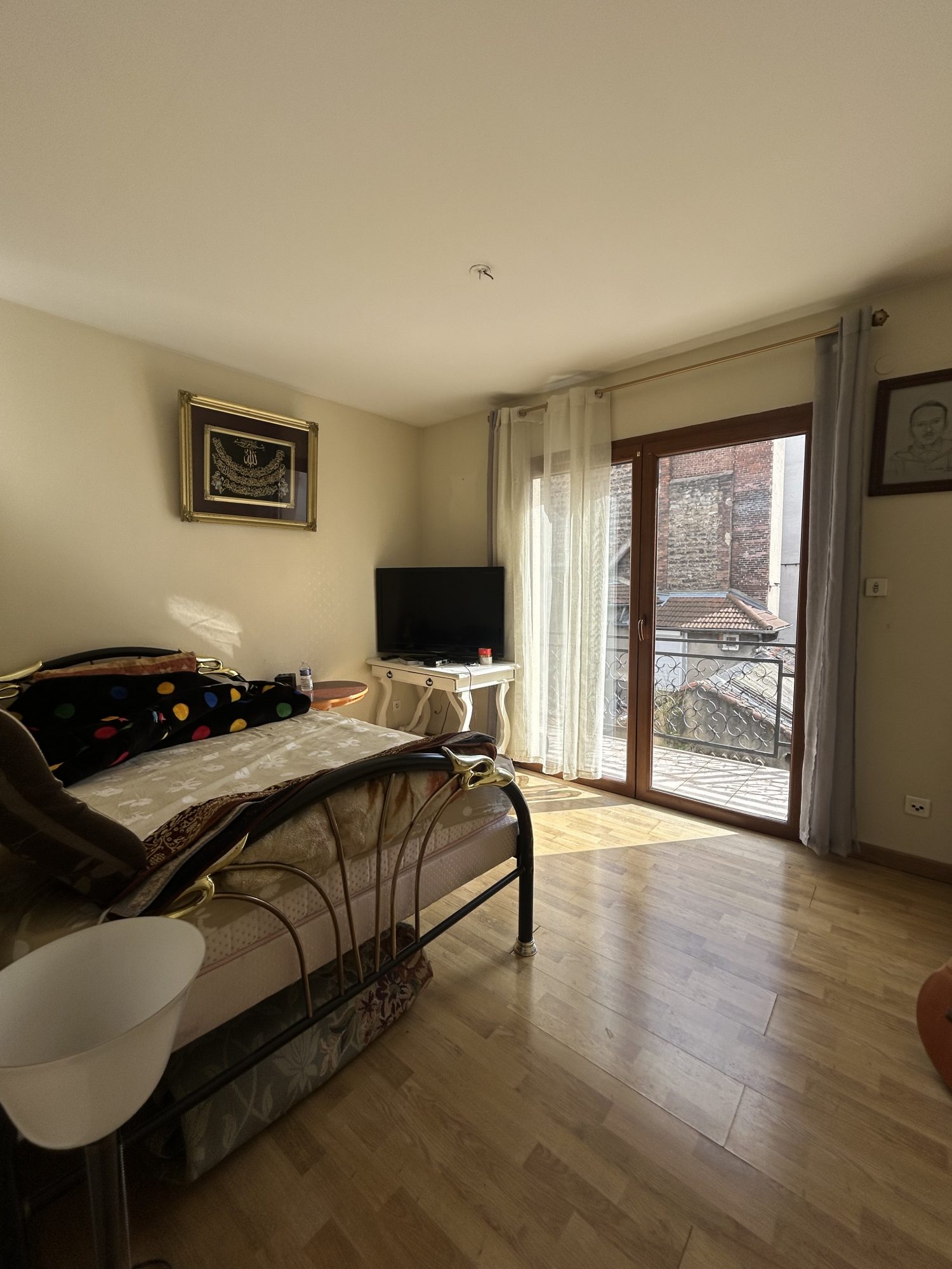 Grande maison de ville Saint-Étienne Bellevue, petit extérieur et terrasse, proximité toutes commodités Saint-Étienne 42100