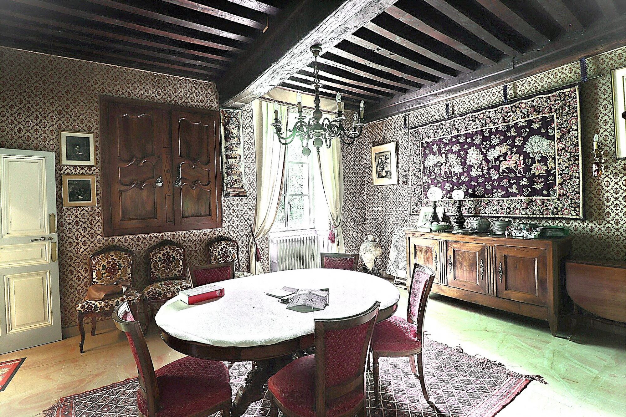 Proche de Buxy : maison de caractère avec parc. Buxy 71390