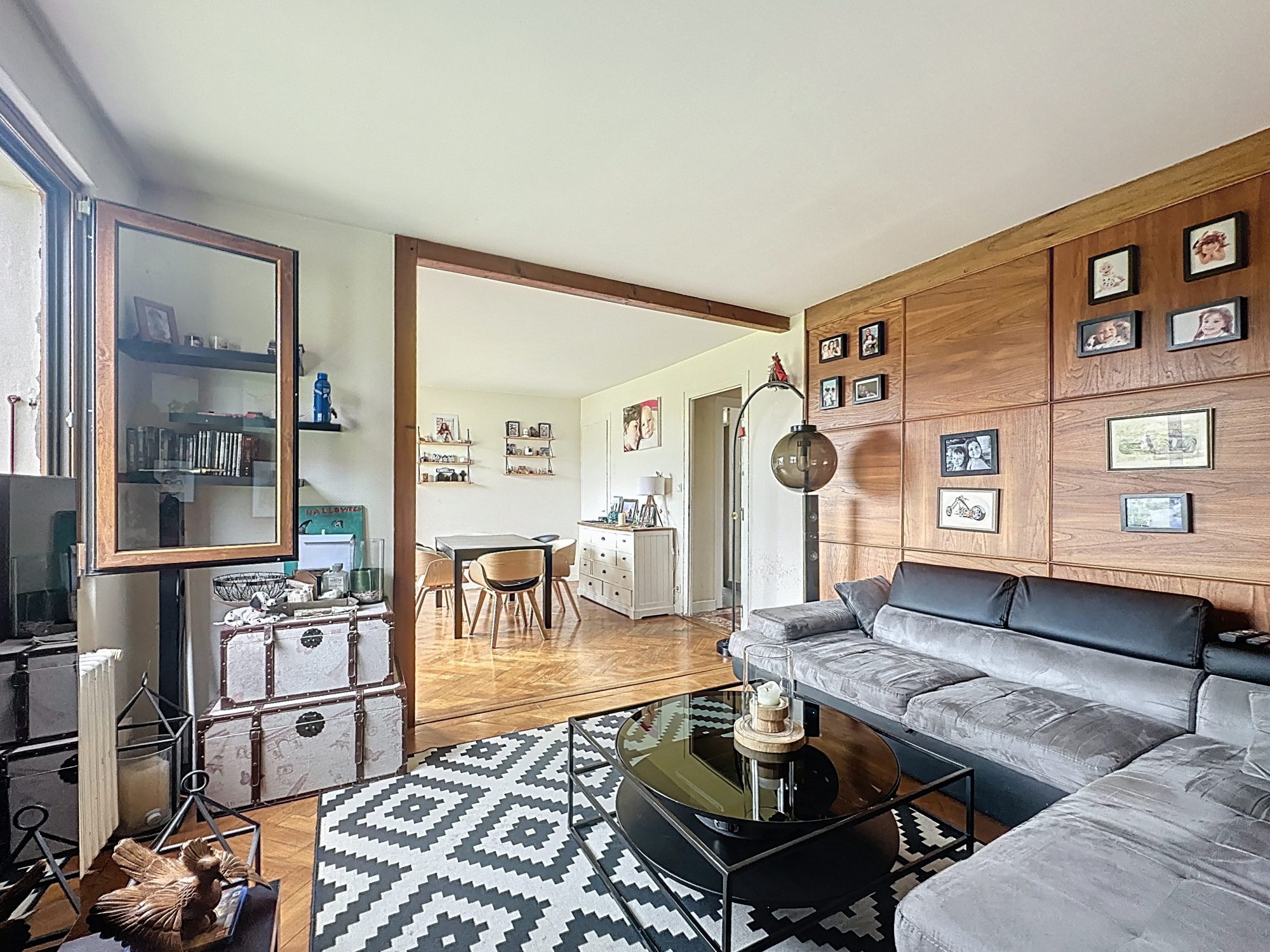 Maison sur terrain constructible, située à Divonne Divonne-les-Bains 01220