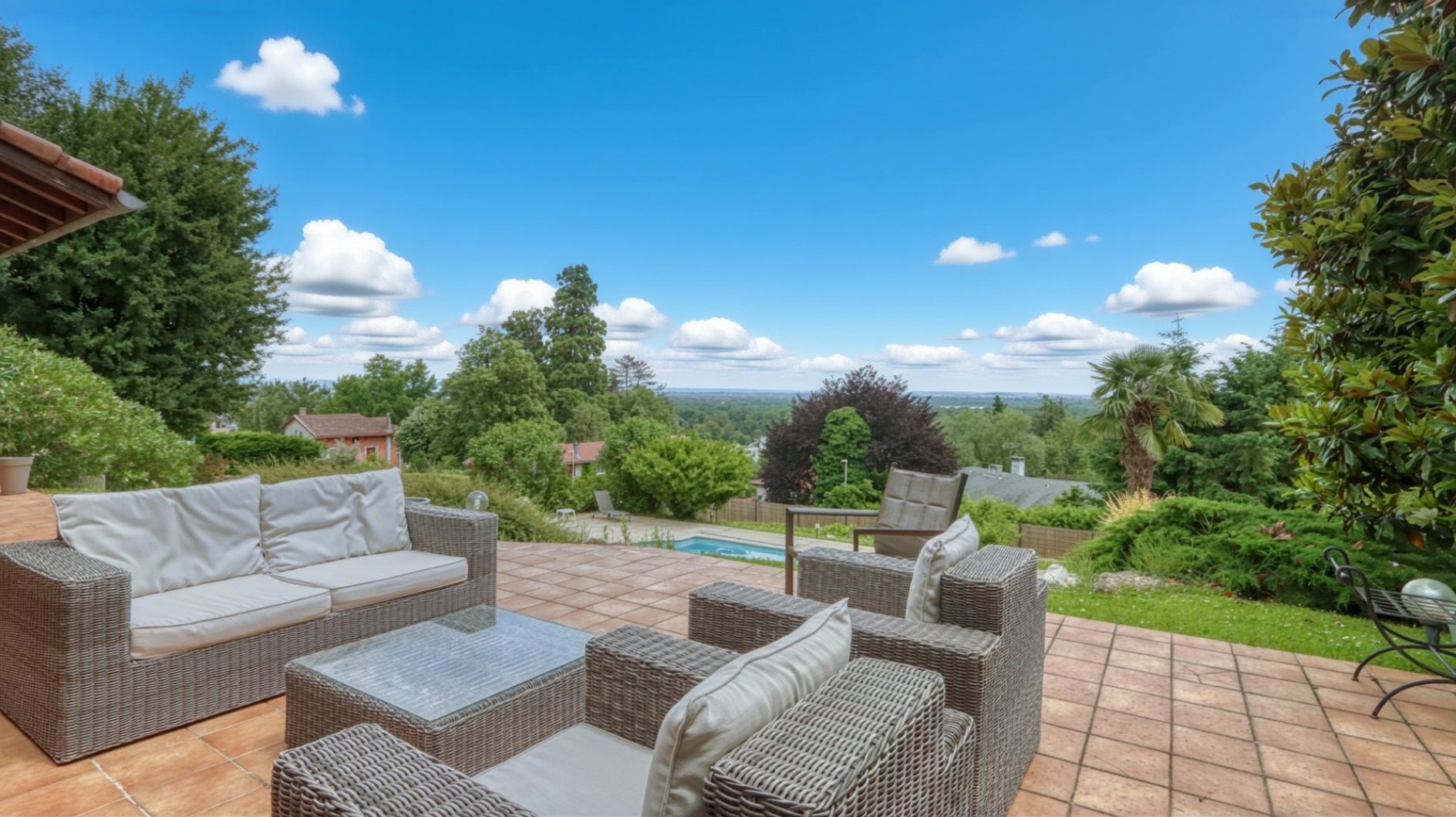 Maison 250 M2 sur NEYRON