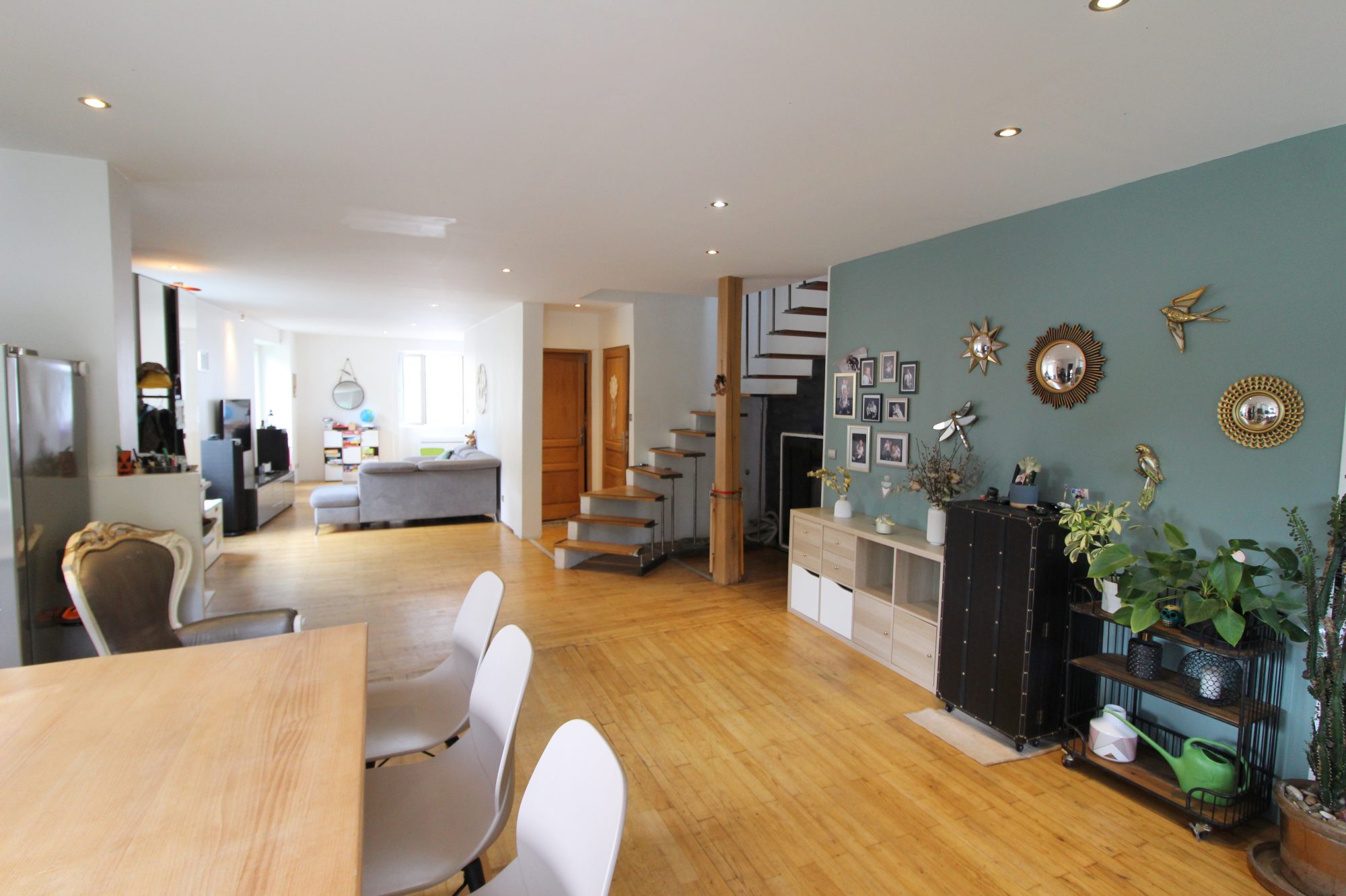 Maison charmante avec terrasse et vue dégagée sur la verdure Pont-Évêque 38780