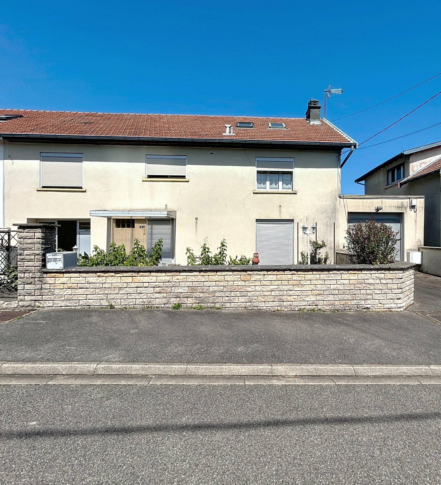 Maison avec deux garages