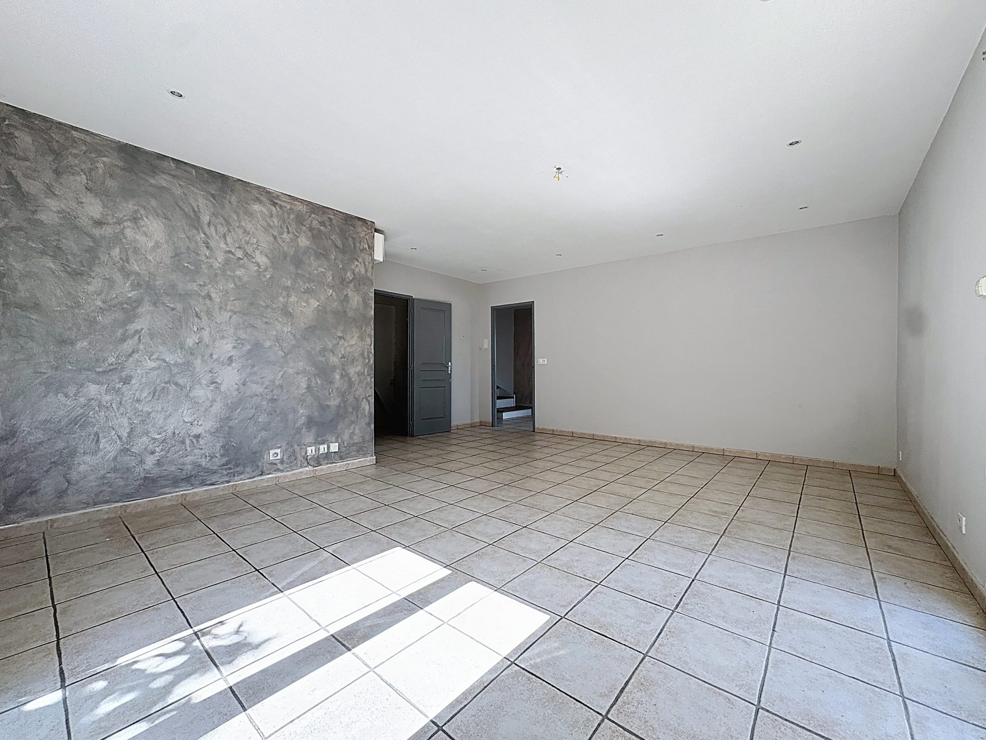 Maison rénové en 2020 de 160m2 utile avec 3 chambres Saint-Genis-Laval 69230