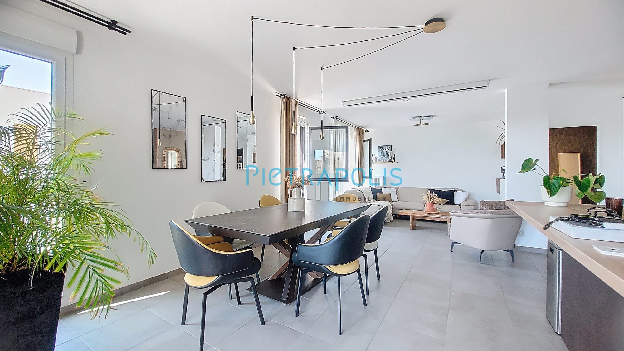 APPARTEMENT AVEC TERRASSE /BELLES PRESTATIONS