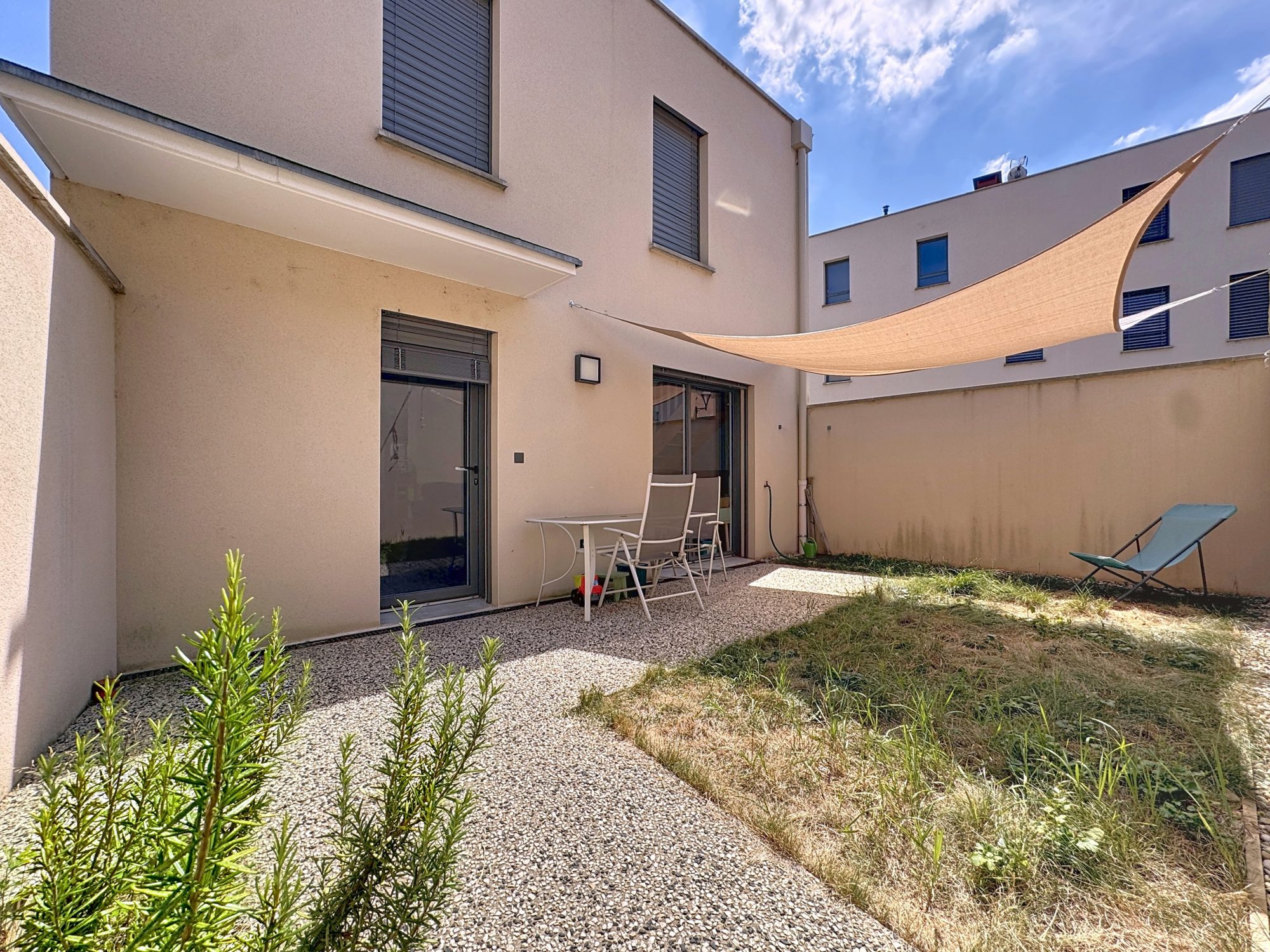 Maison de 2020 au centre ville de 110m2 - 4 chambres avec Garage et stationnement. Saint Symphorien d'Ozon 69360