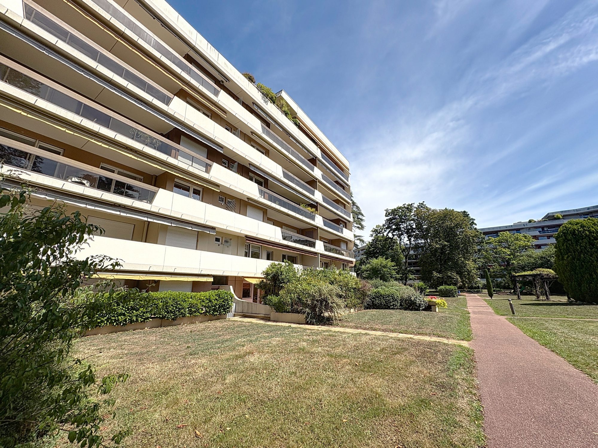 APPARTEMENT DE STANDING AVEC BALCONS Écully 69130