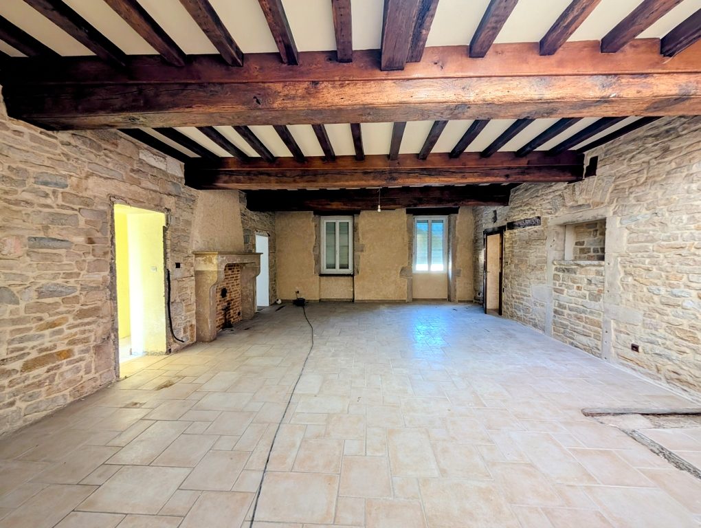 COTE D'OR (21) - SENNECEY LES DIJON - Plateau de 80 m² au sol à rénover avec jardin Sennecey-lès-Dijon 21800