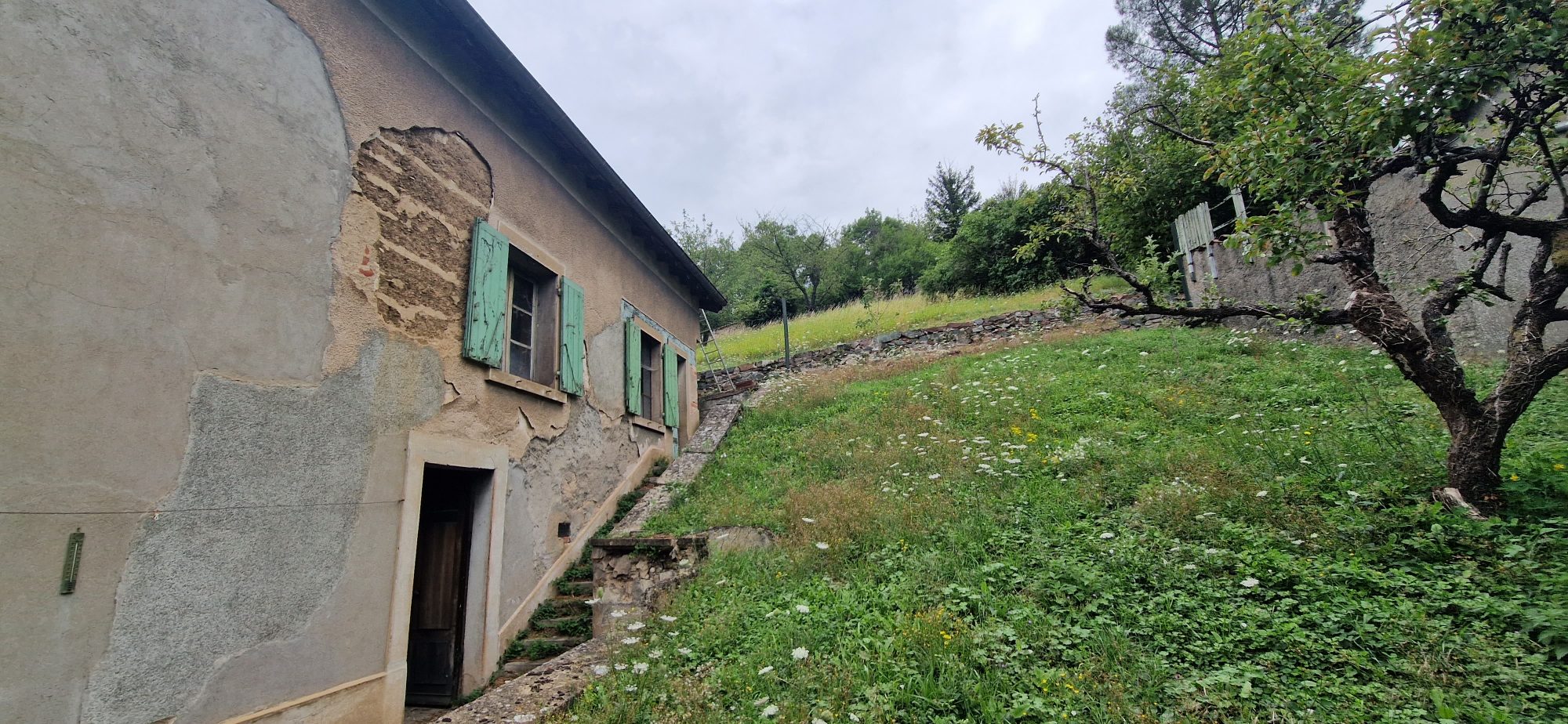 2 MAISONS environ 75m² ET 57m² + combles, caves, garage Vindry-sur-Turdine 69490