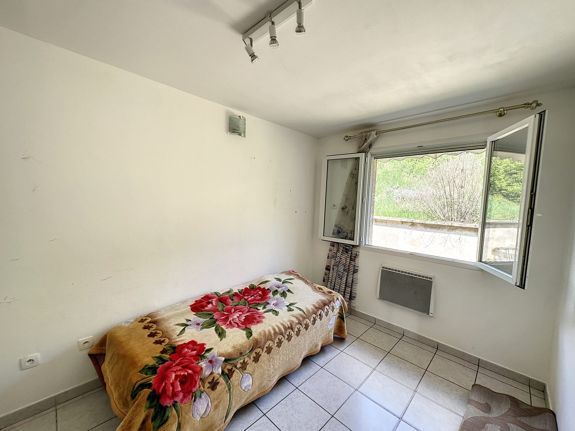 Maison 4  chambres moins de 5 min d'Amplepuis et 500 m2 attenant constructible Amplepuis 69550