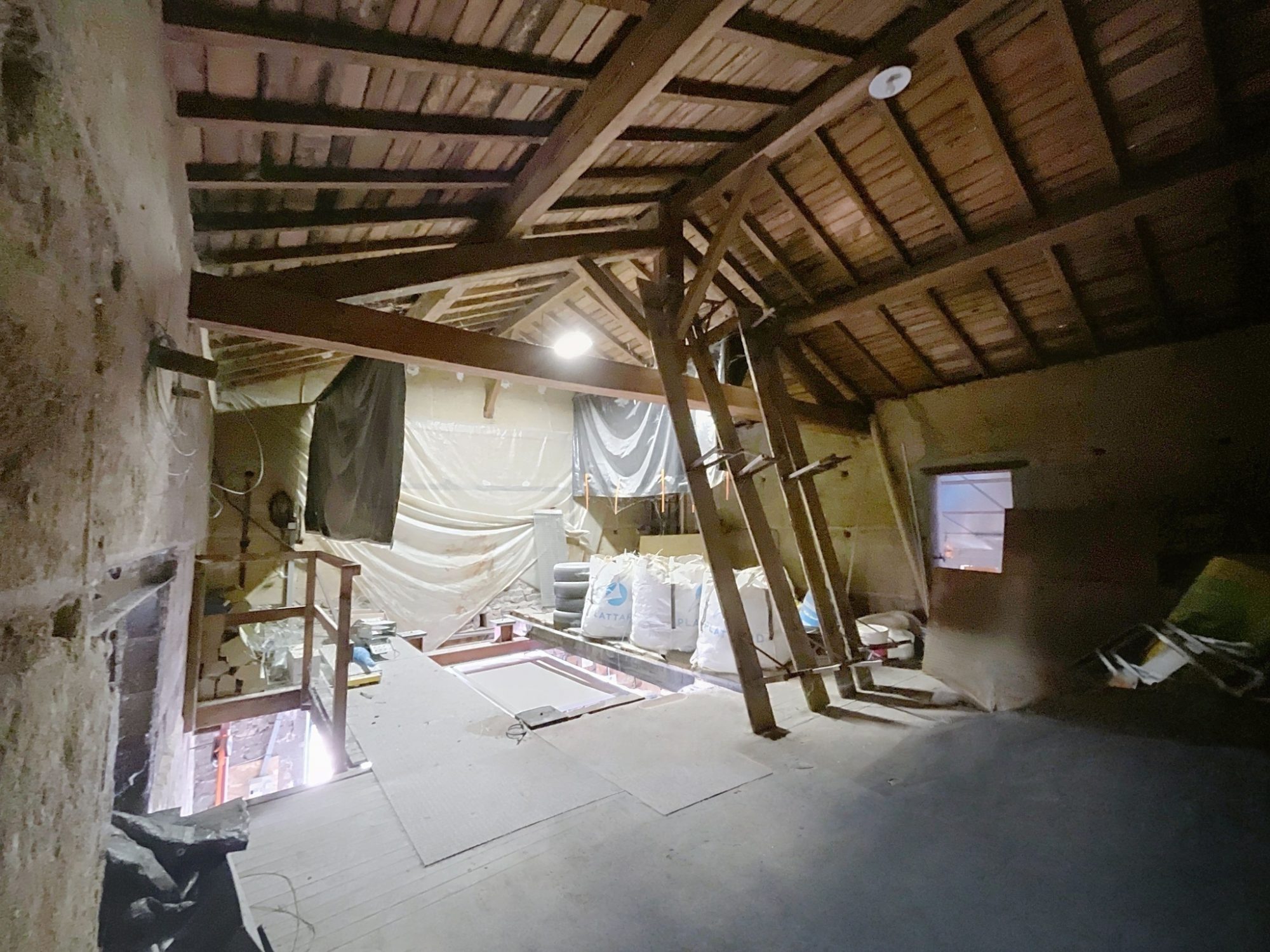 Ancien cuvage - 200 m² au sol - terrain 411 m² Saint-Étienne-la-Varenne 69460