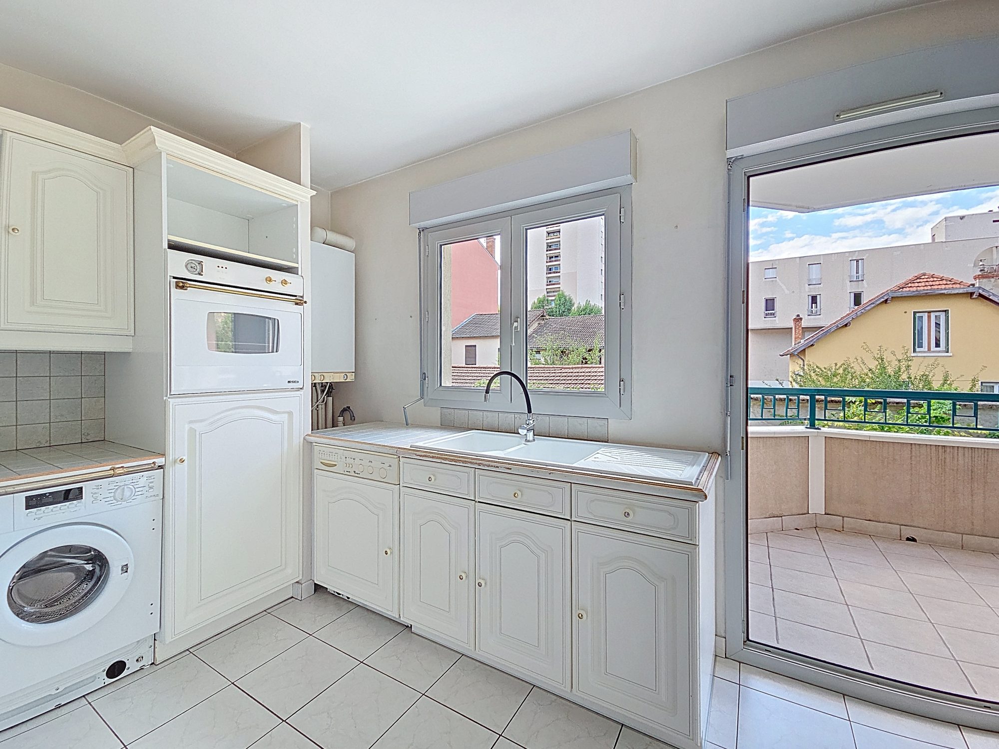 Gratte Ciel Appartement T3 de 68 m2 et Balcon de 9 m2 et Garage Villeurbanne 69100