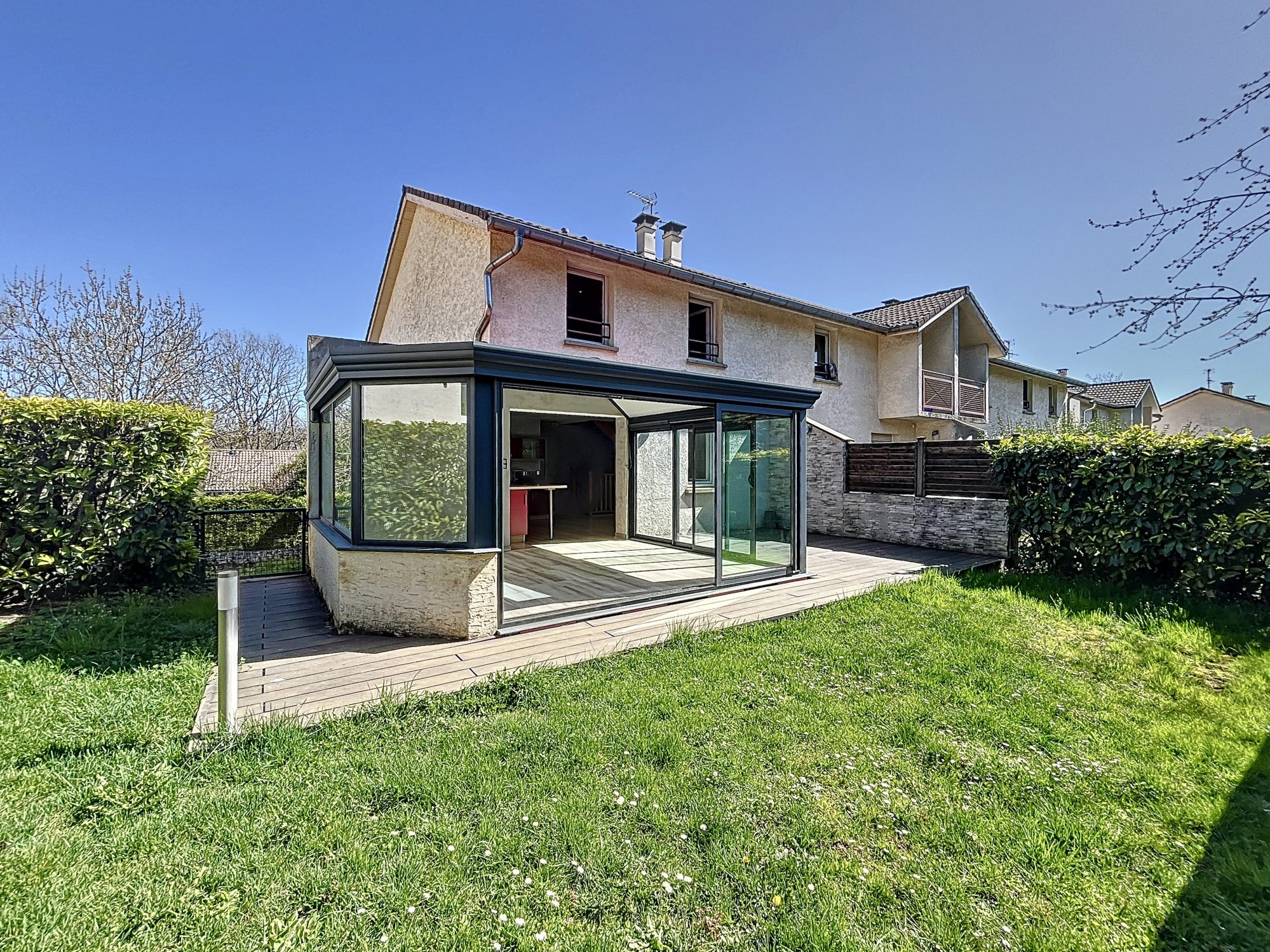 Maison mitoyenne de 100 m2 à Cessy