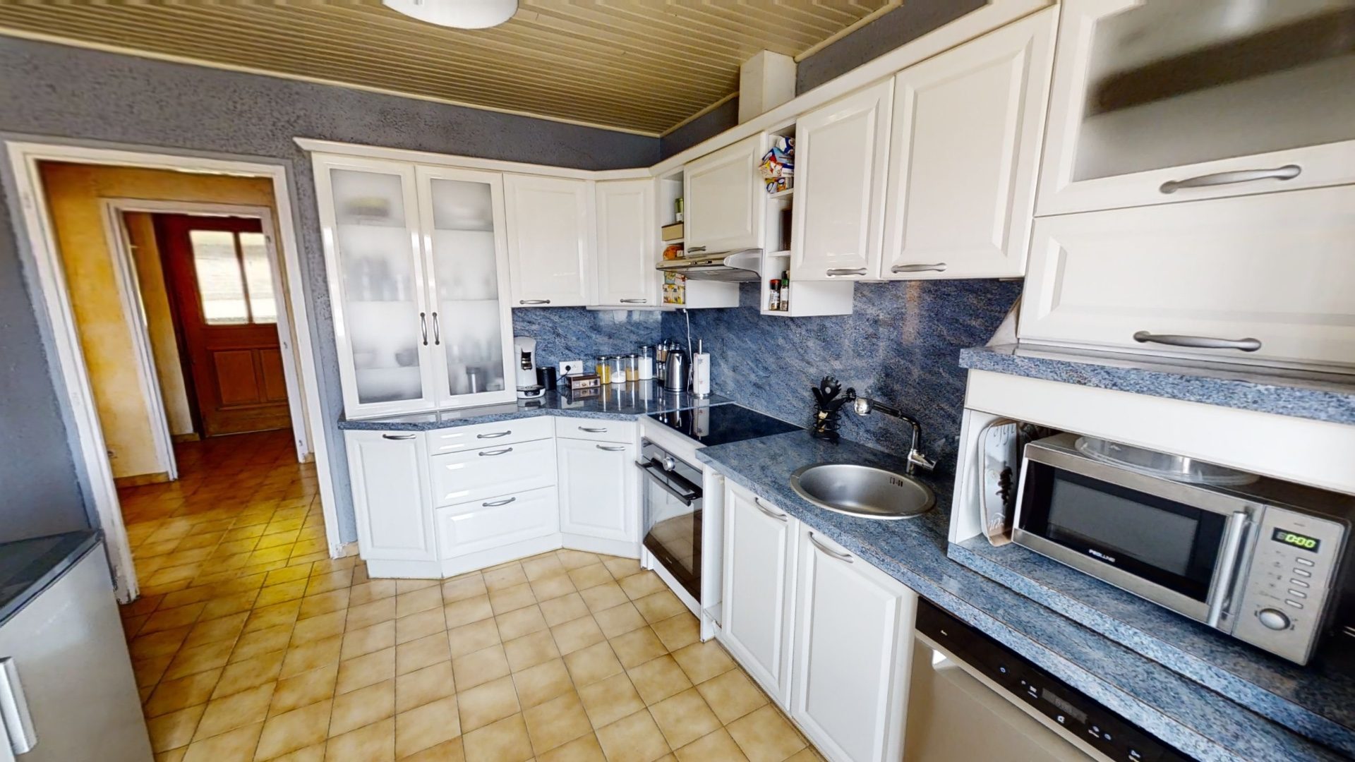 Maison avec local commercial et dépendances Mazeyrat-d'allier 43300