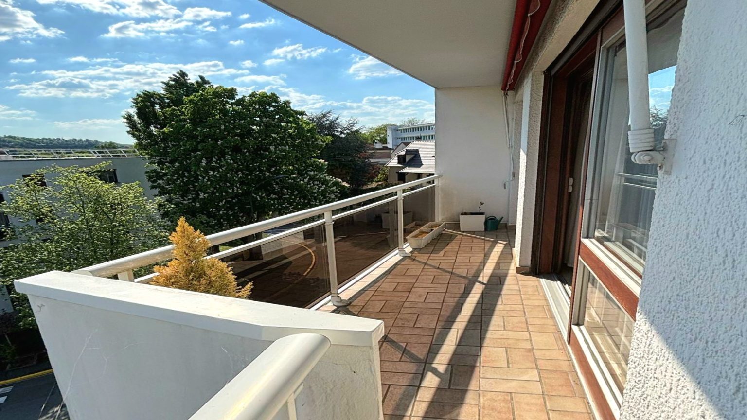 DERNIER ETAGE - T4 de 84 m² avec terrasse - parking possible