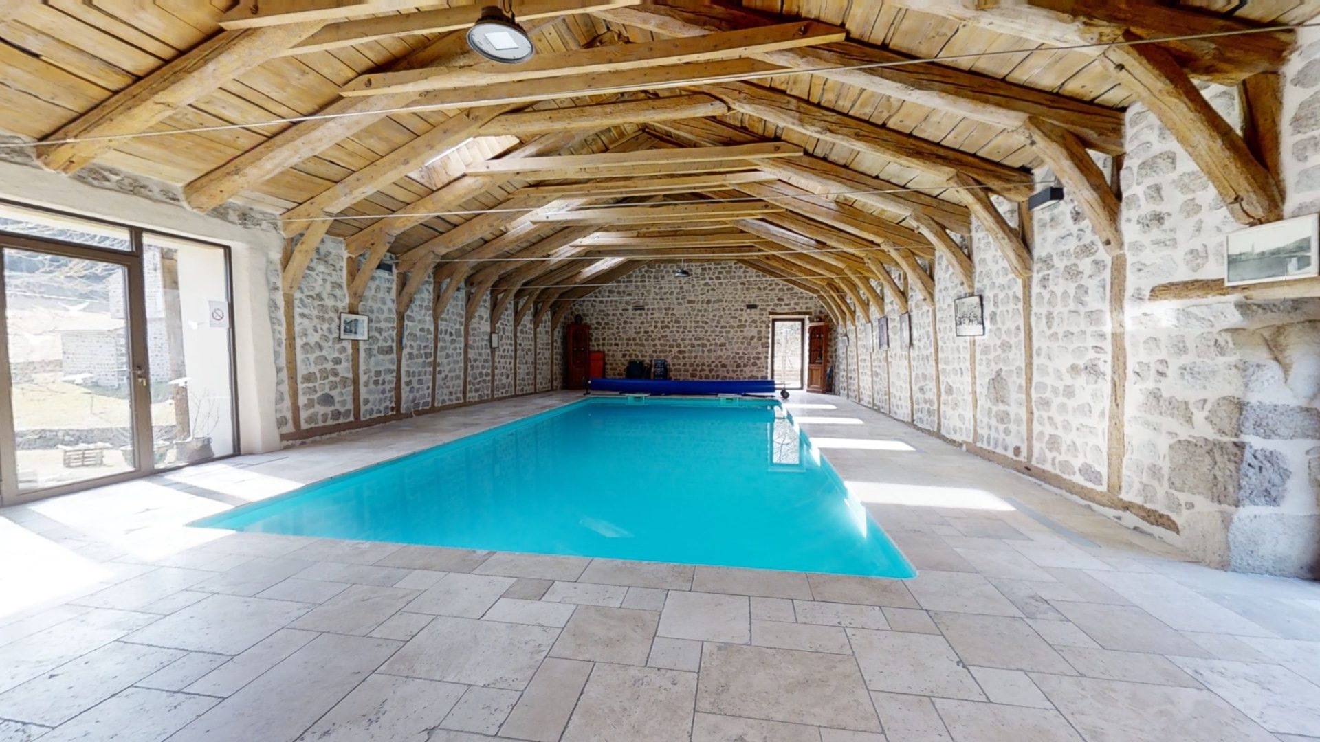 Bien d’exception loué en gîtes avec piscine intérieure Montregard 43290