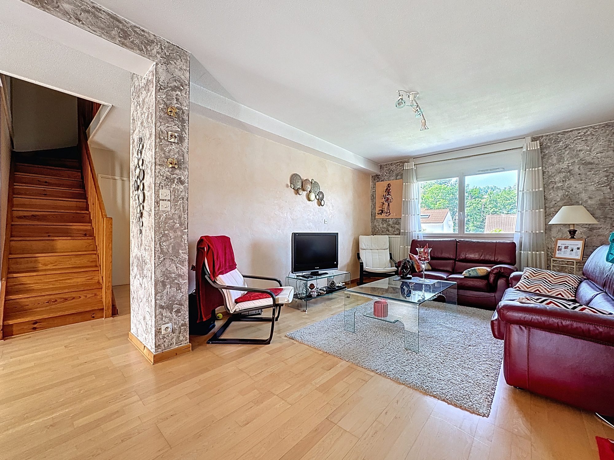 Maison mitoyenne de 135m2 avec 5 chambres et un garage