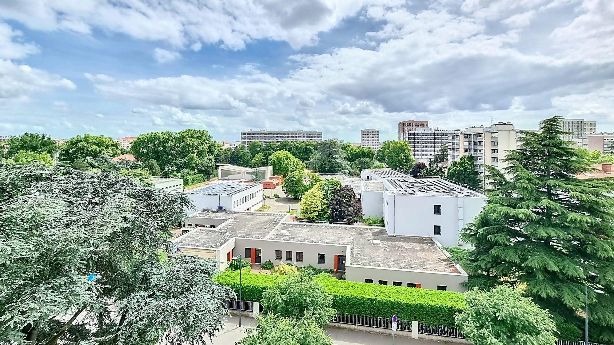 VUE DEGAGEE SANS VIS A VIS - T3 80 m² climatisé avec terrasse - Parking possible Villeurbanne 69100
