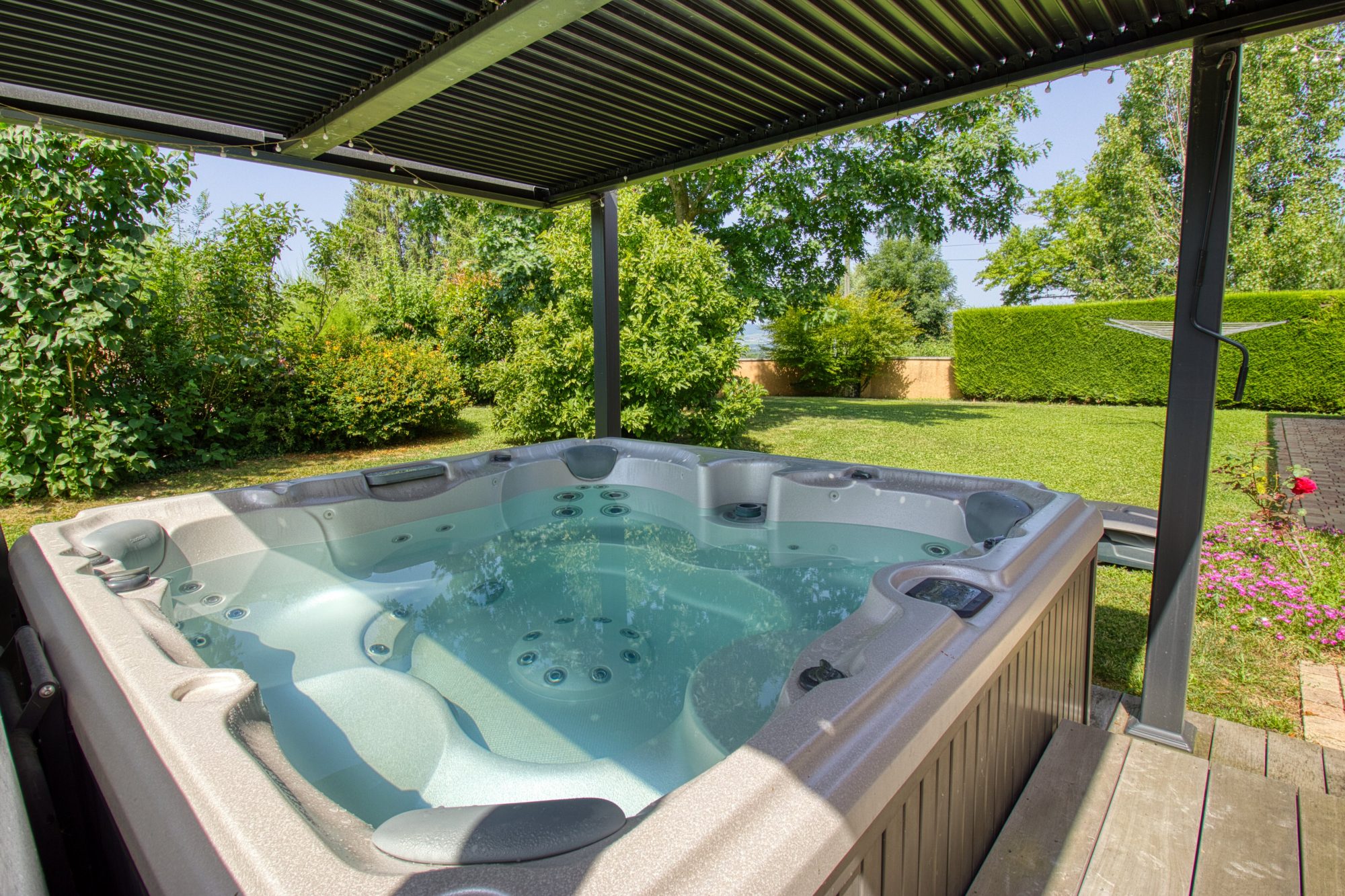 Maison familiale avec jardin arboré et jacuzzi – 175 m² habitables