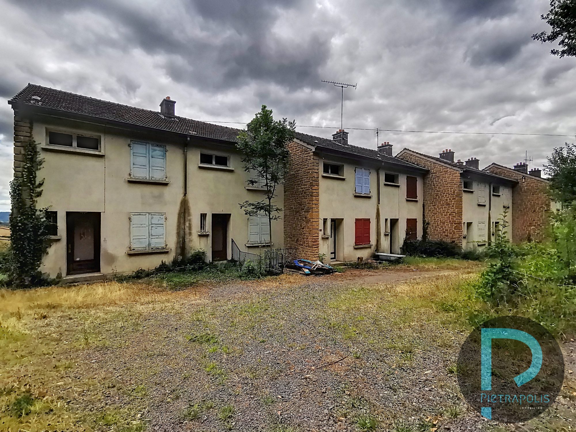 PROPRIETE avec 8 logements à rénover