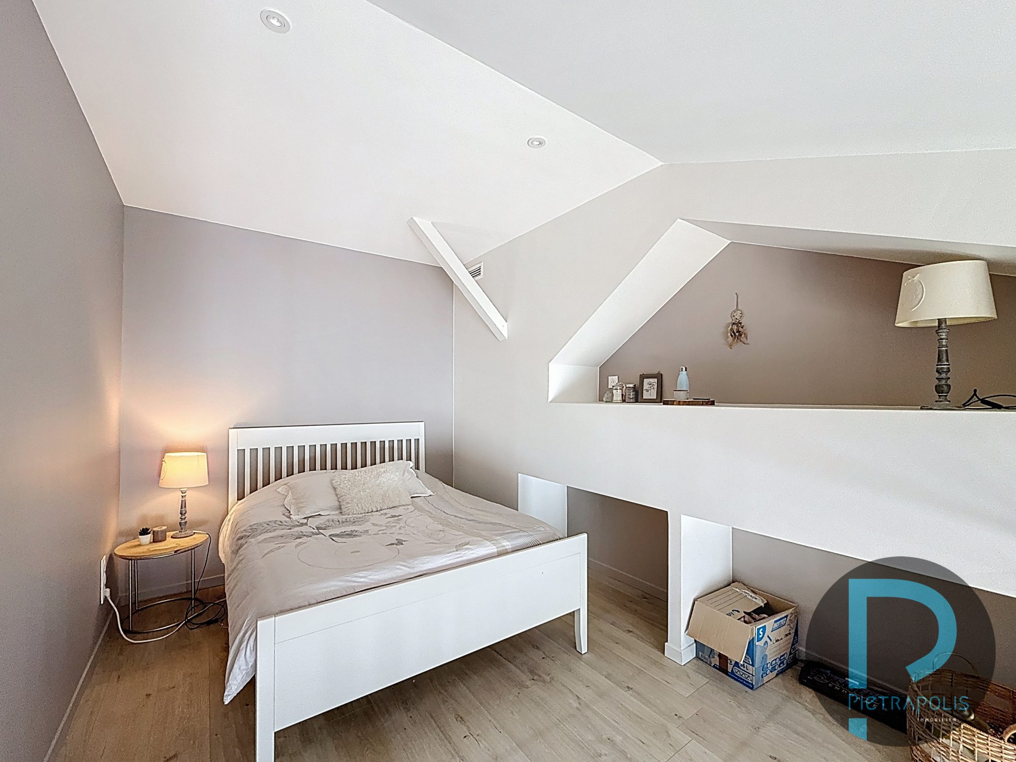 Appartement en duplex - 3 chambres avec mezzanine dont suite parentale - 2 terrasses - 2 places de parkings Belleville-en-Beaujolais 69220