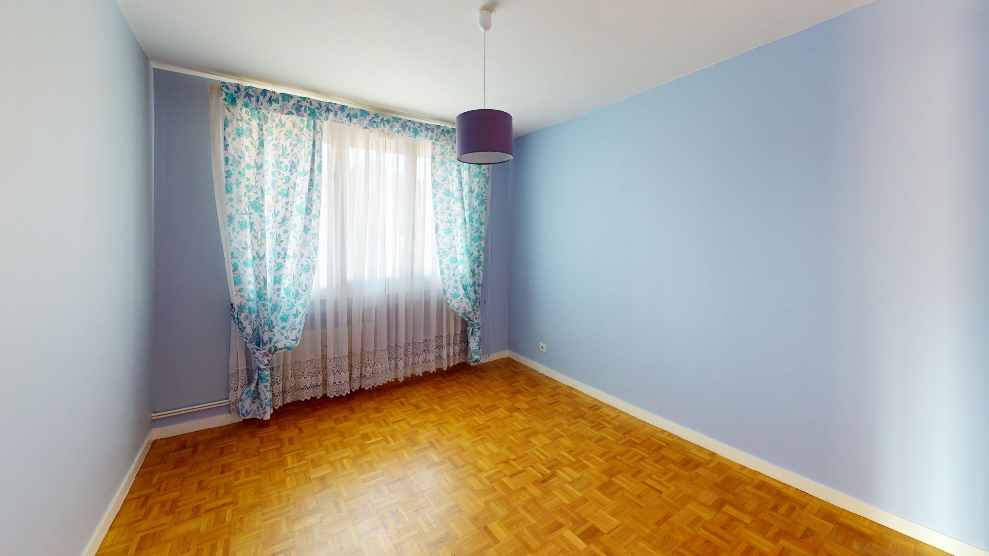 APPARTEMENT T4 101m², 3ÈME ÉTAGE AVEC ASCENSEUR, 3 CHAMBRES, BALCON, LOGGIA, LOGEMENT PERFORMANT, DPE C, AUCUNS TARVAUX À PRÉVOIR, PROCHE TOUTES COMMODITÉS! Le Chambon-Feugerolles 42500